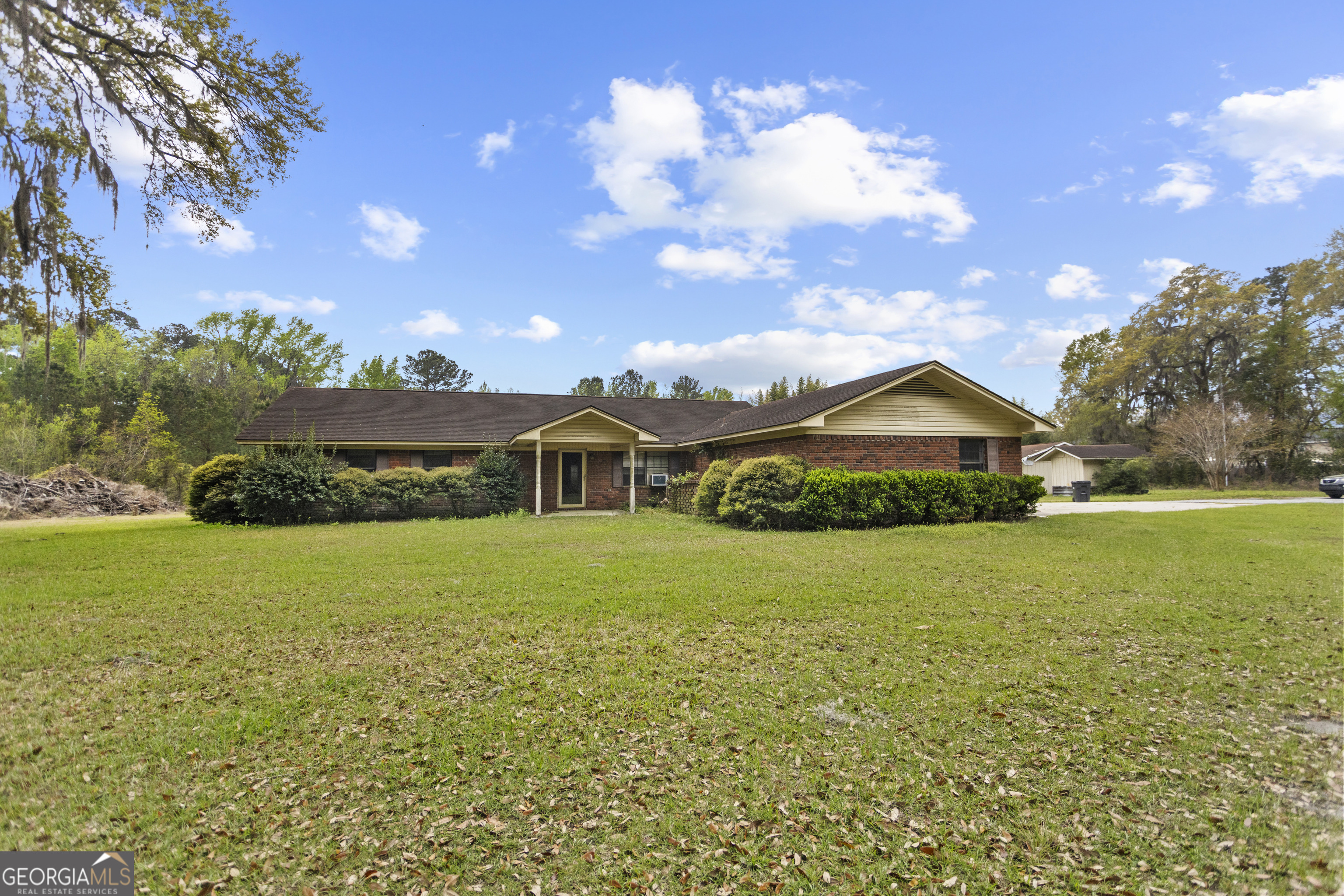 Hall St, Hinesville, GA 31313