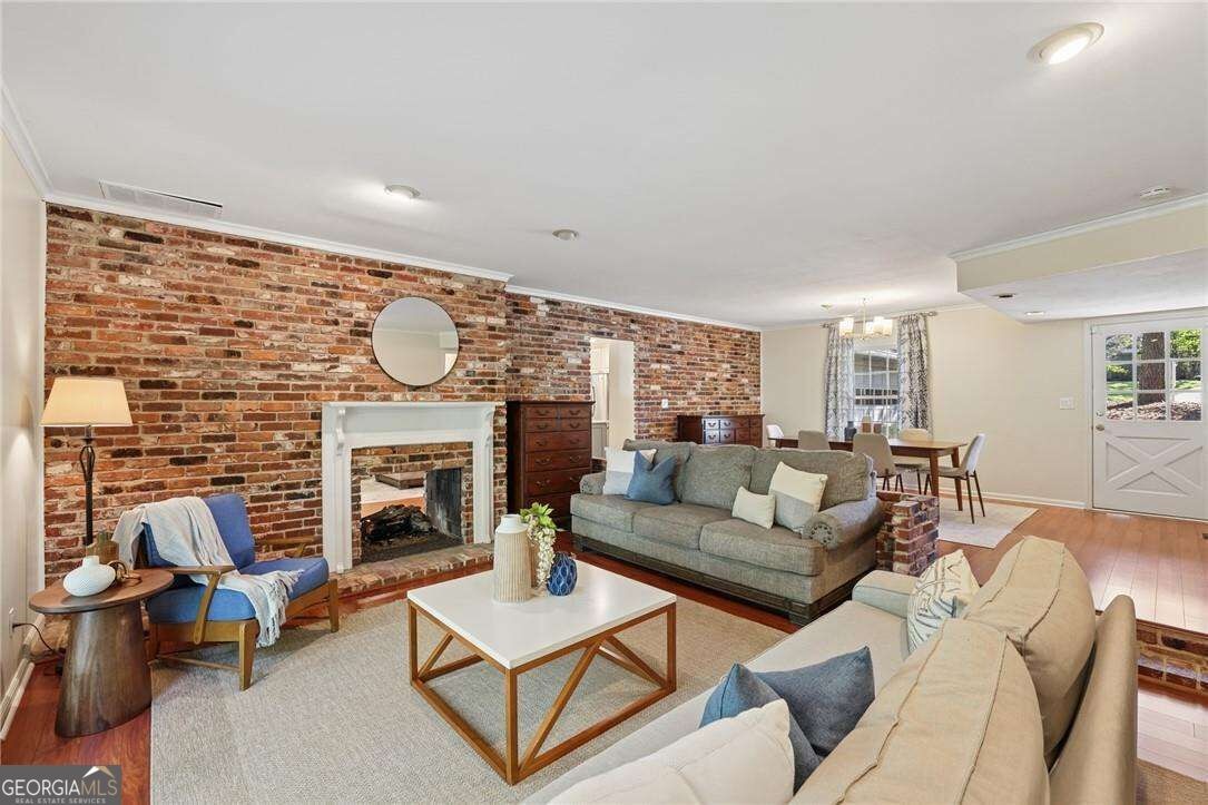 Dunnington Cir, Atlanta, GA 30341