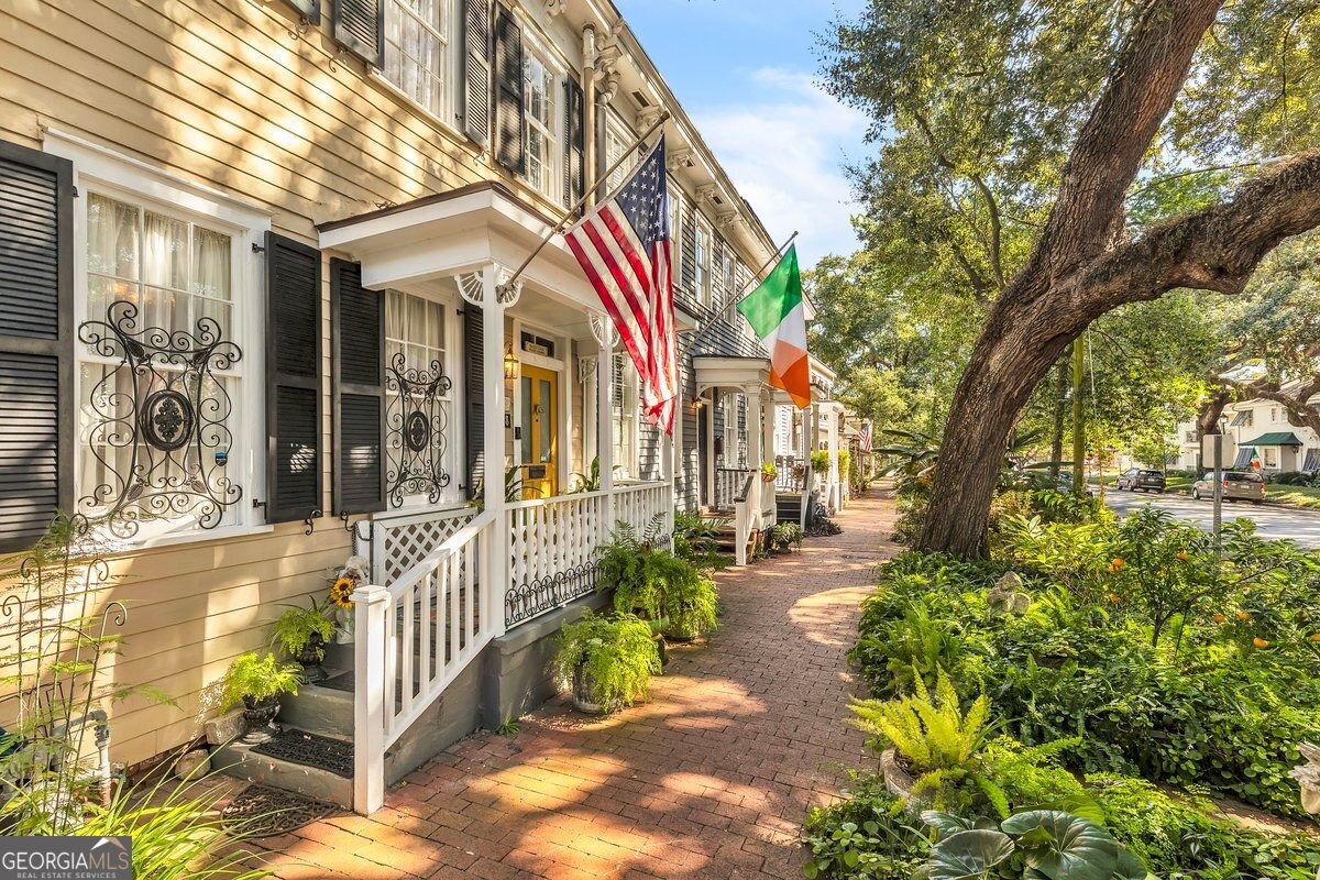Jones St, Savannah, GA 31401 #1