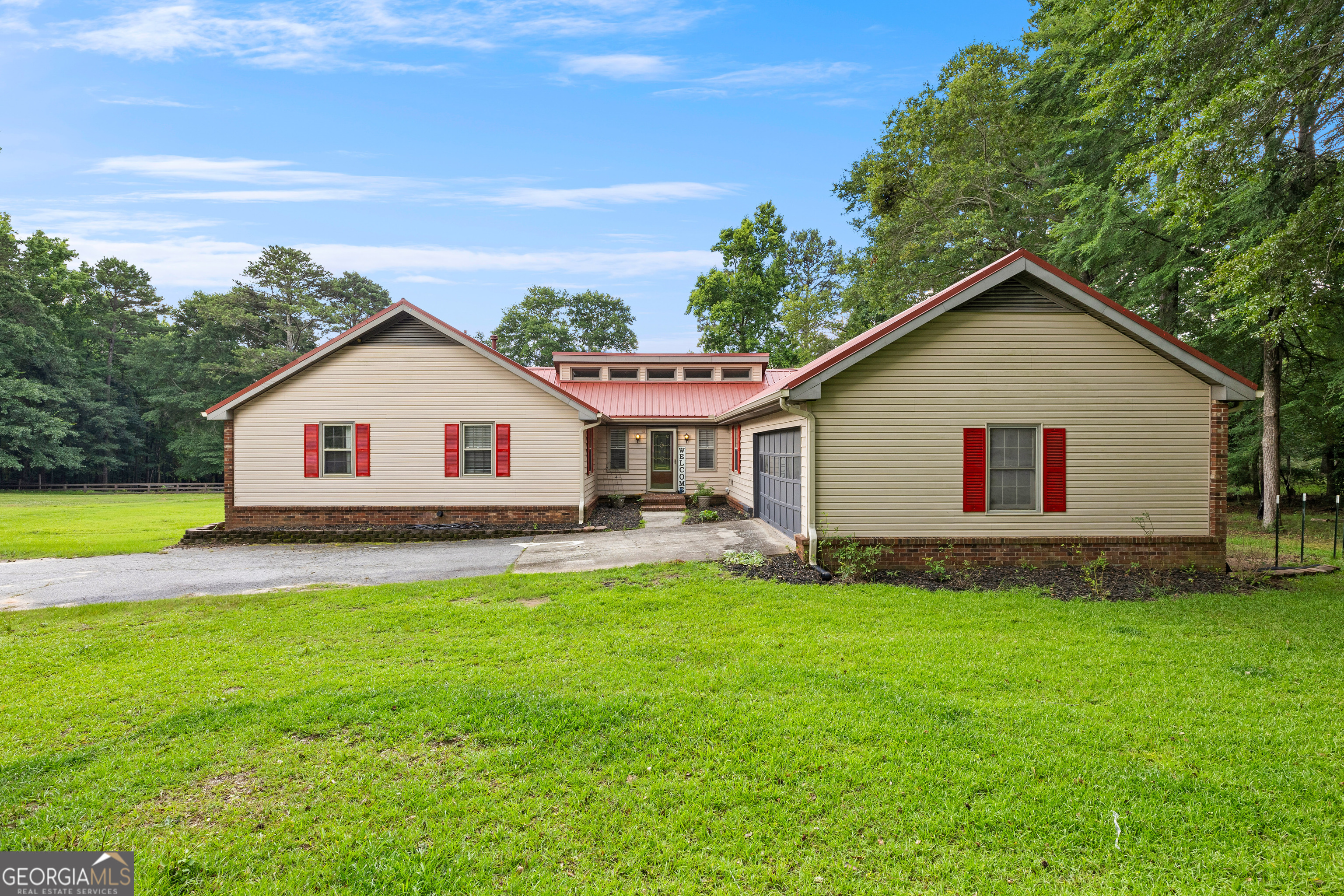 Lynn Dr, Fayetteville, GA 30215