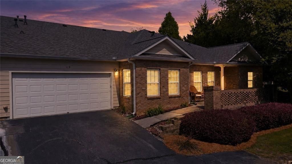 Villa Park Cir, Stone Mountain, GA 30087