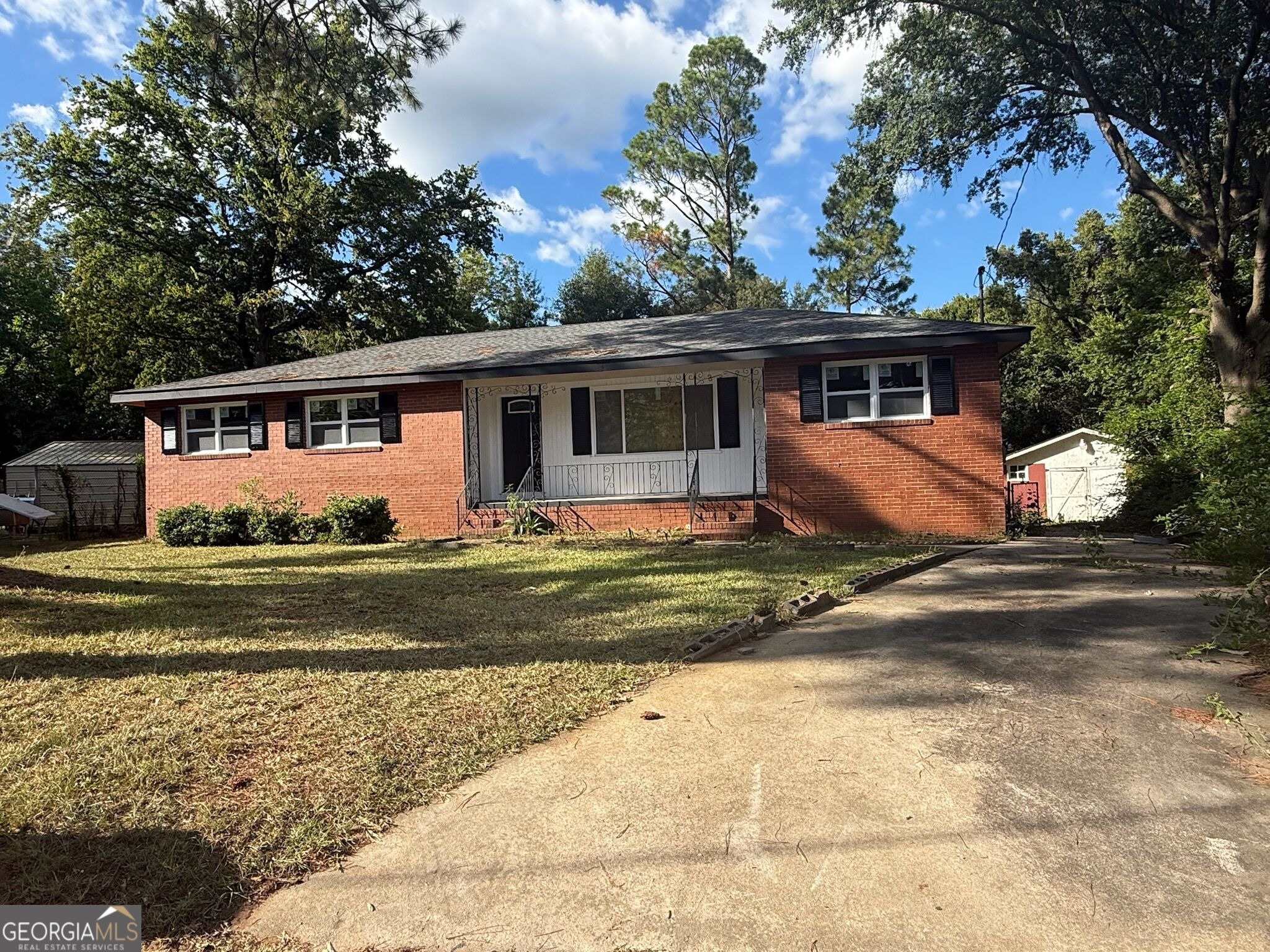 Villa Esta Cir, Macon, GA 31206