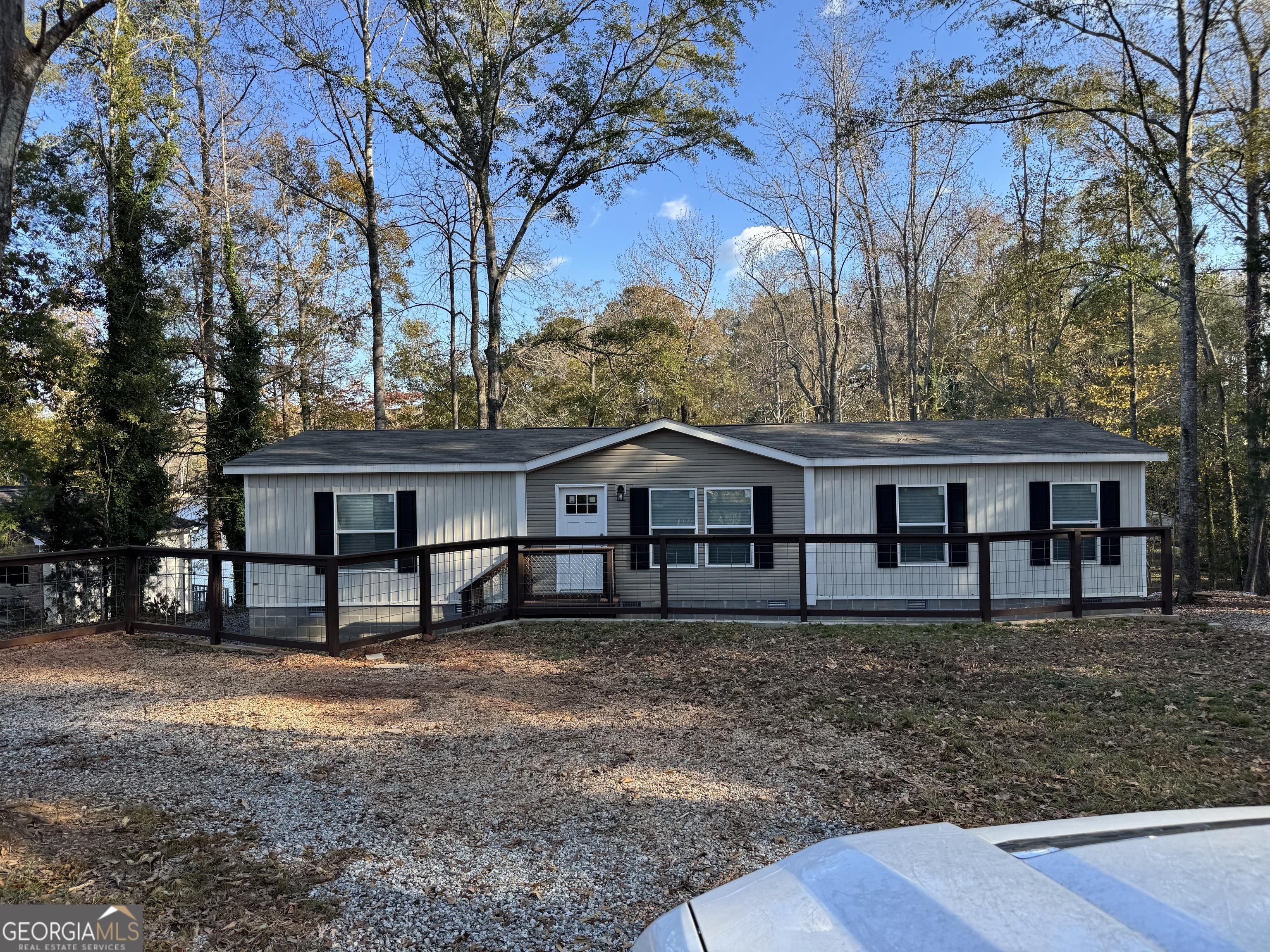 Poplar Cir, West Point, GA 31833