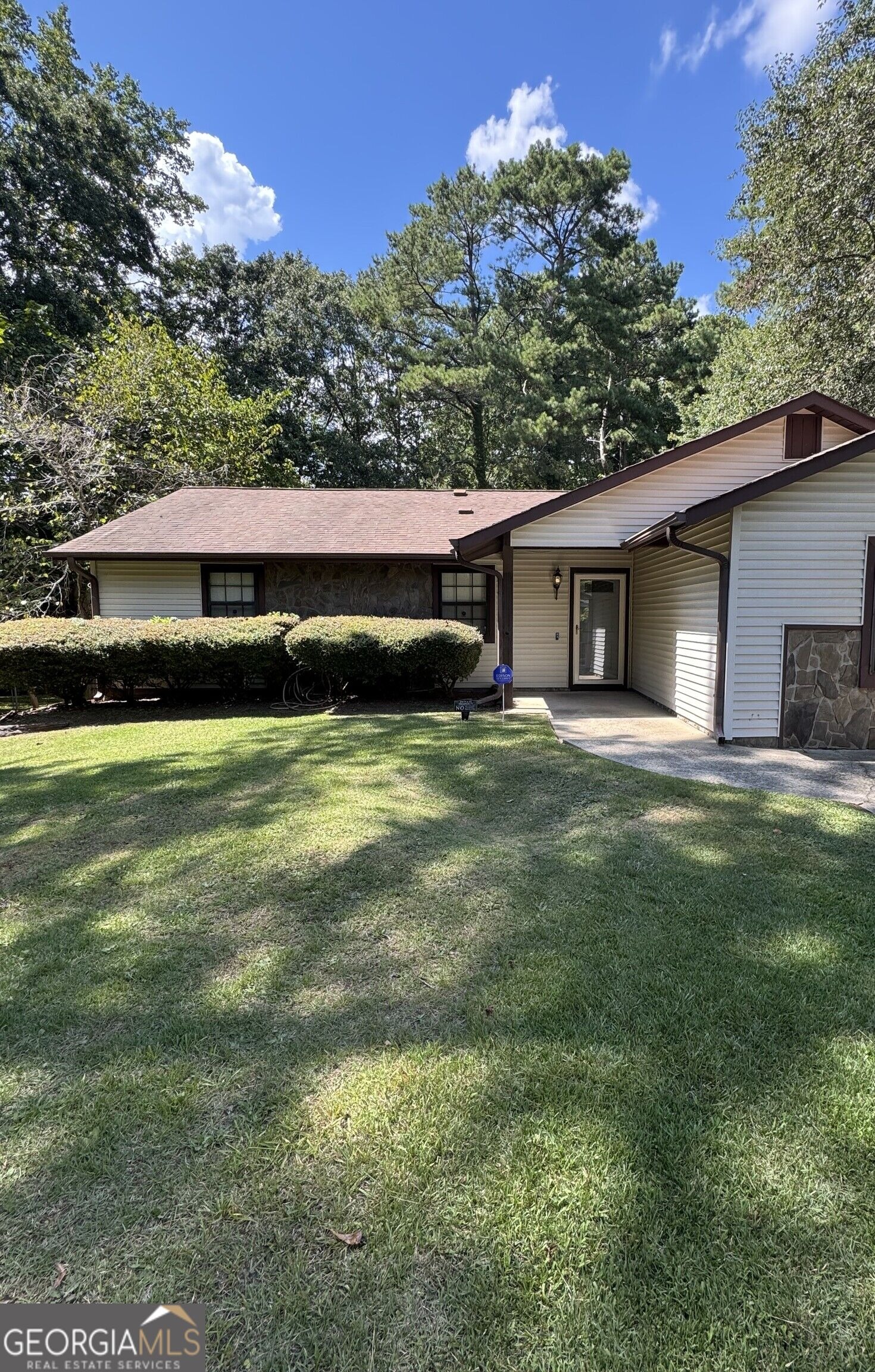 Forest Knoll Dr, Jonesboro, GA 30238