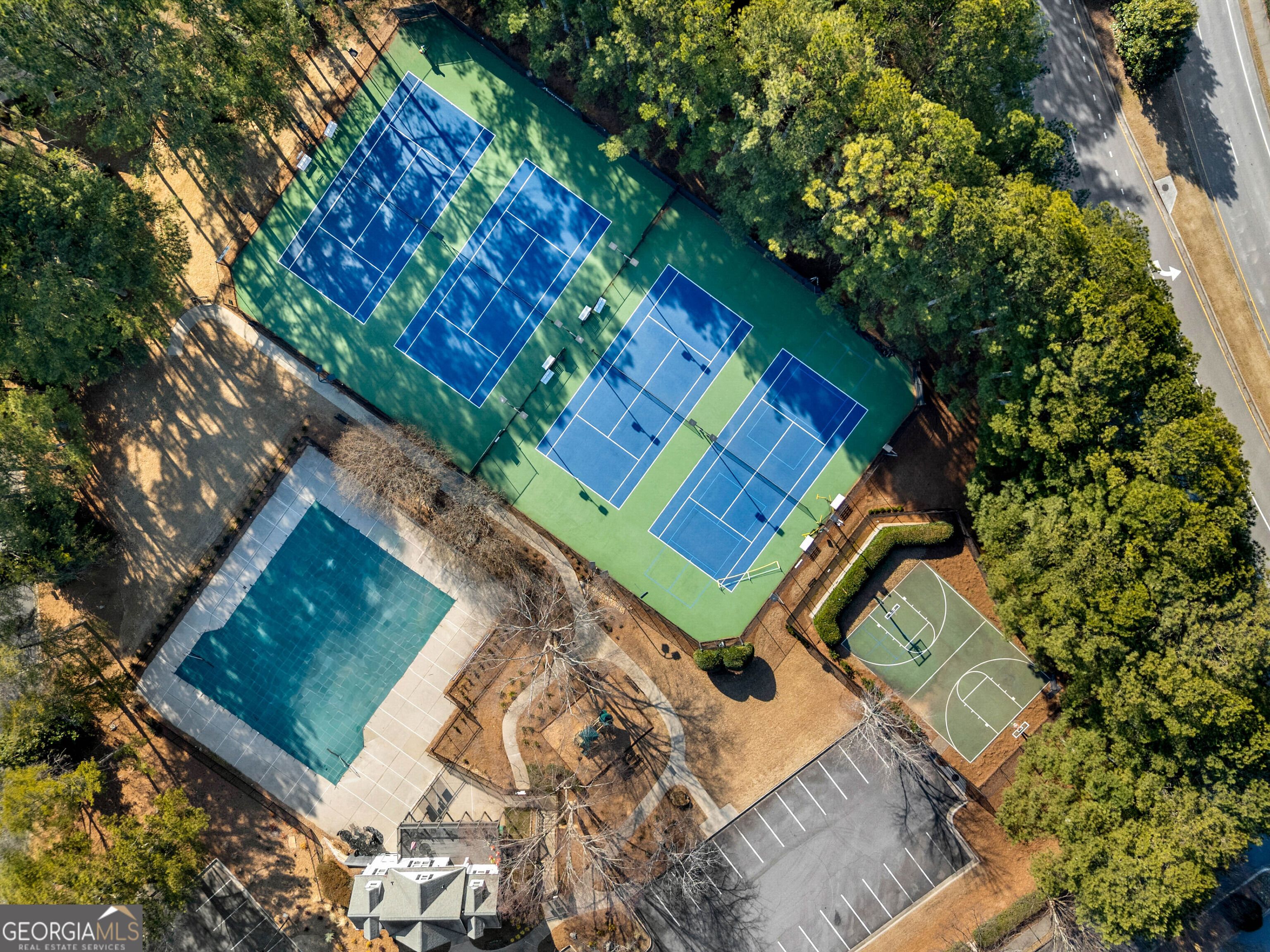 Avensong Village Cir, Alpharetta, GA 30004