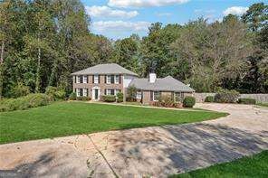 Birch Ct, Fayetteville, GA 30214
