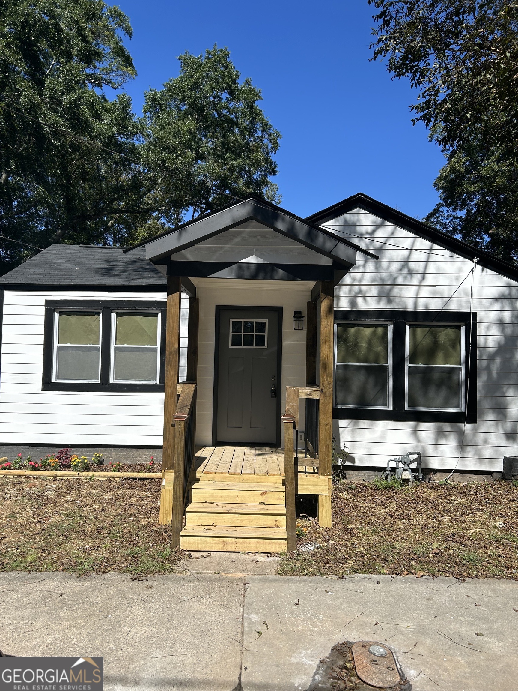 Neal St, Atlanta, GA 30318