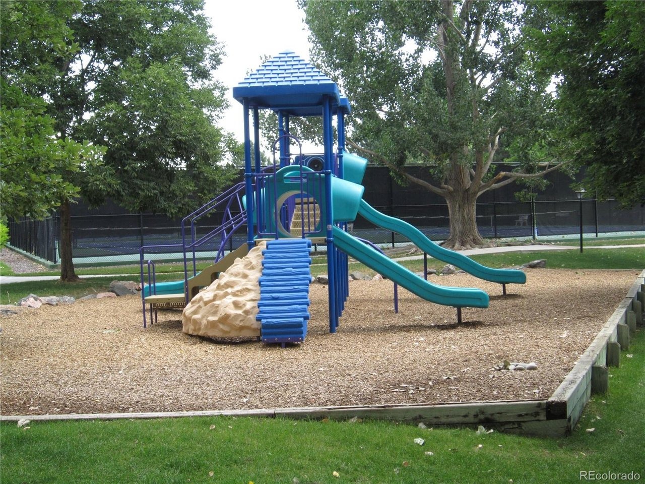 Long Dr, Littleton, CO 80120