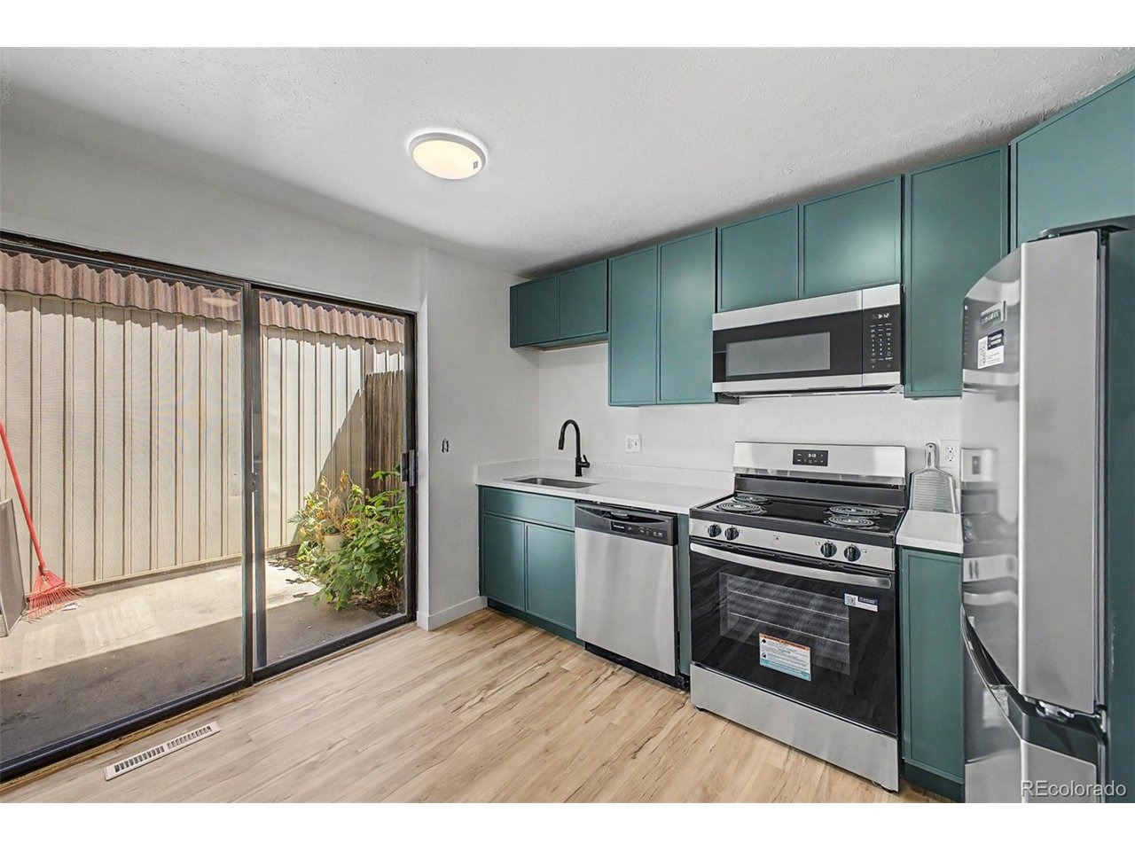 Hoyt St, Lakewood, CO 80232