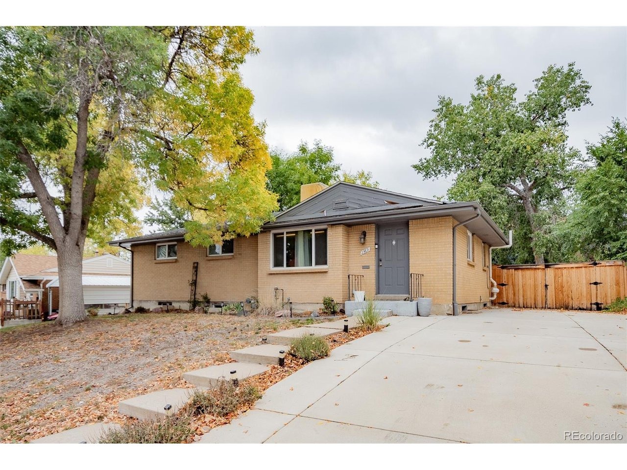 Cresthill Ave, Centennial, CO 80121