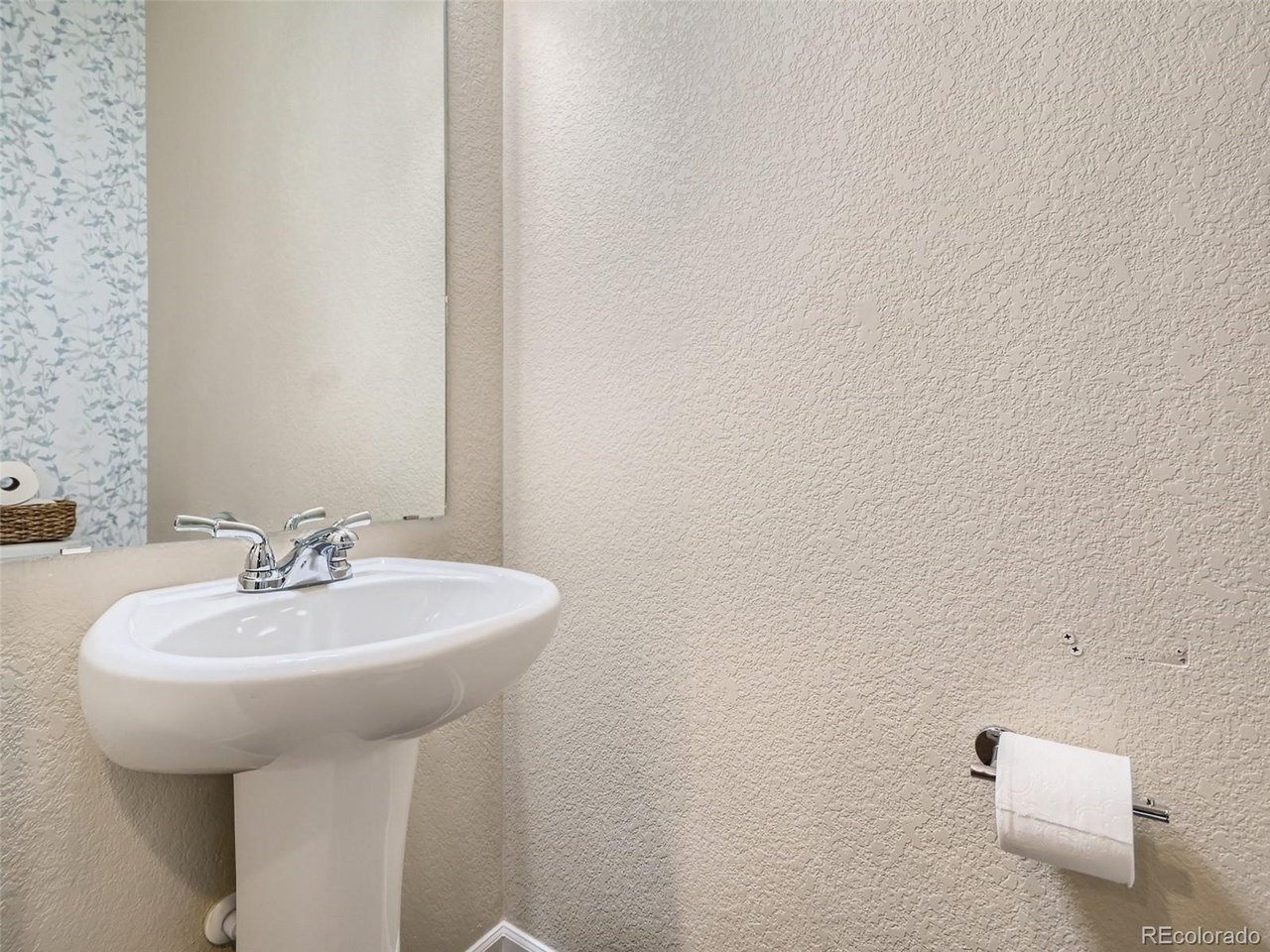 40th Ave, Denver, CO 80249