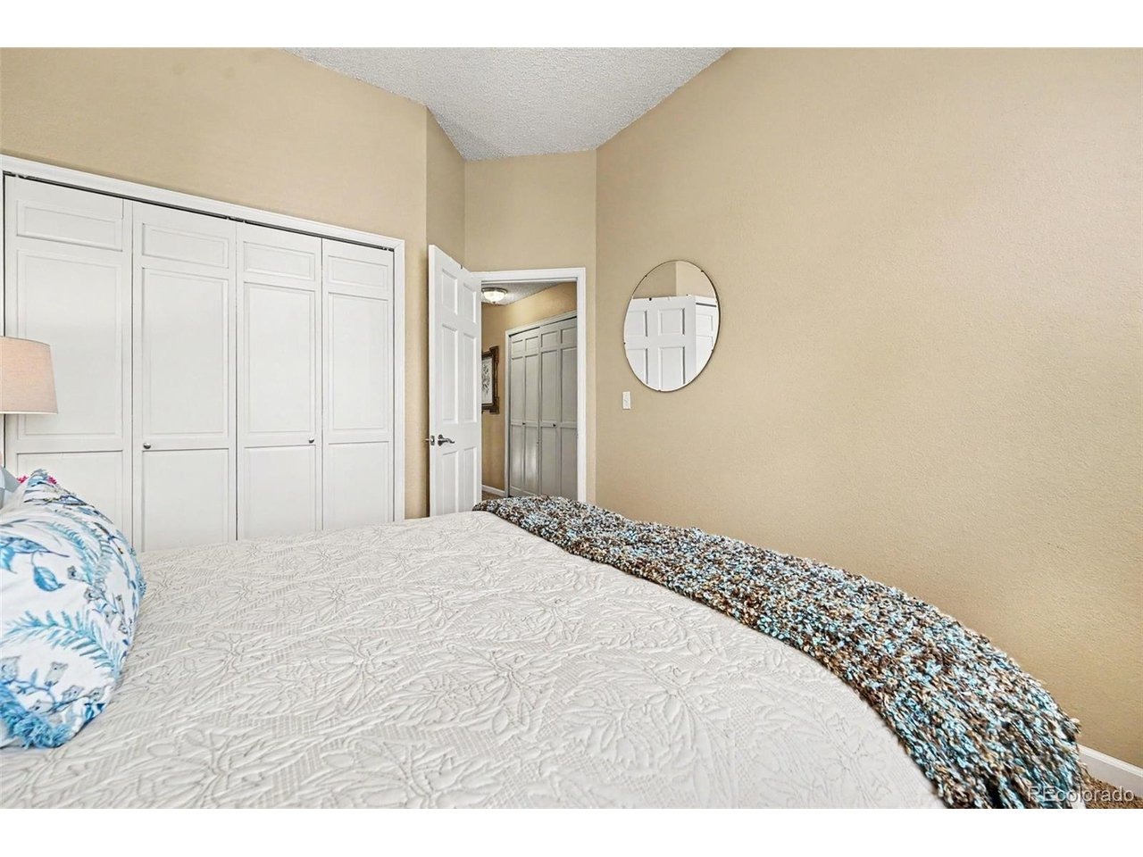 Robb Cir, Arvada, CO 80005