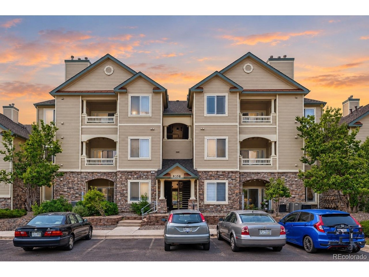 Independence Cir, Littleton, CO 80128