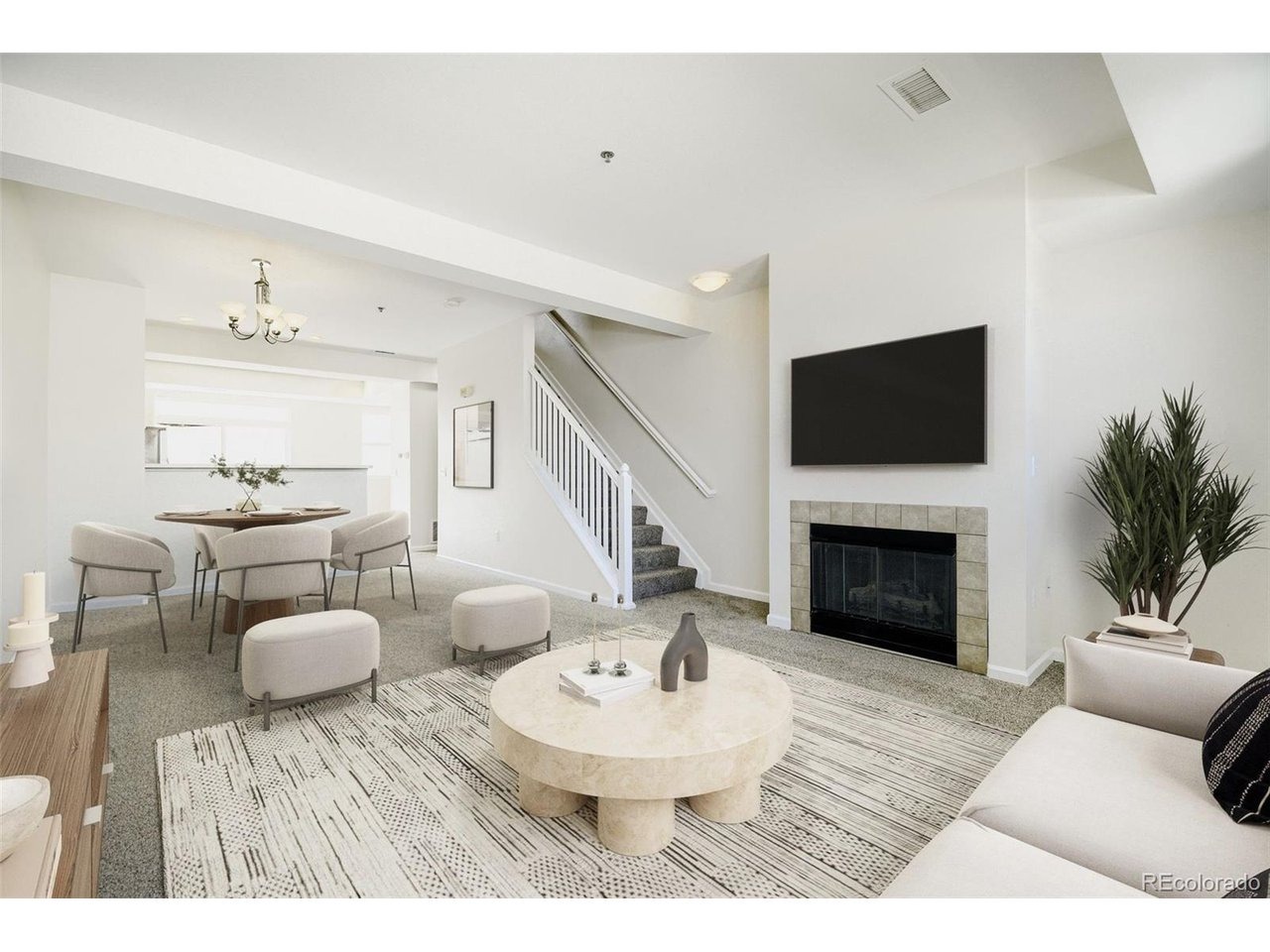 Center Ave, Aurora, CO 80012
