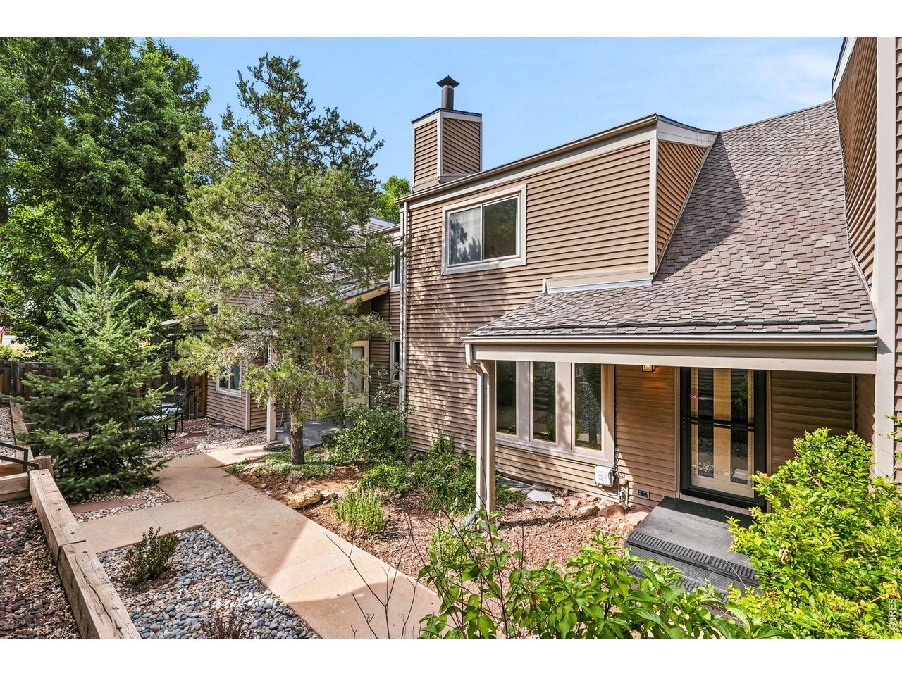 Surrey Trl, Littleton, CO 80125