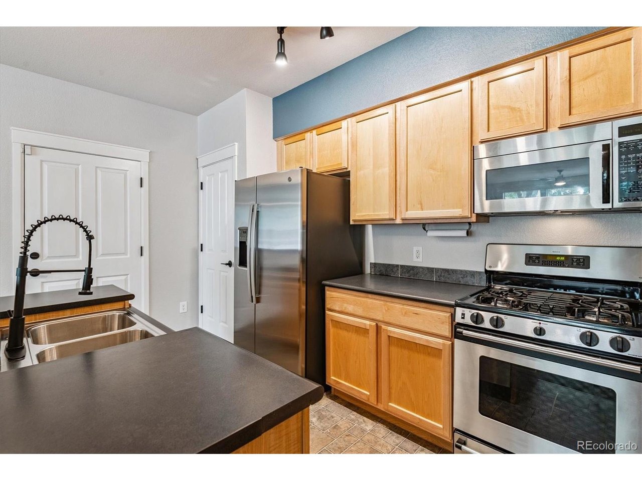 16th Ave, Lakewood, CO 80214