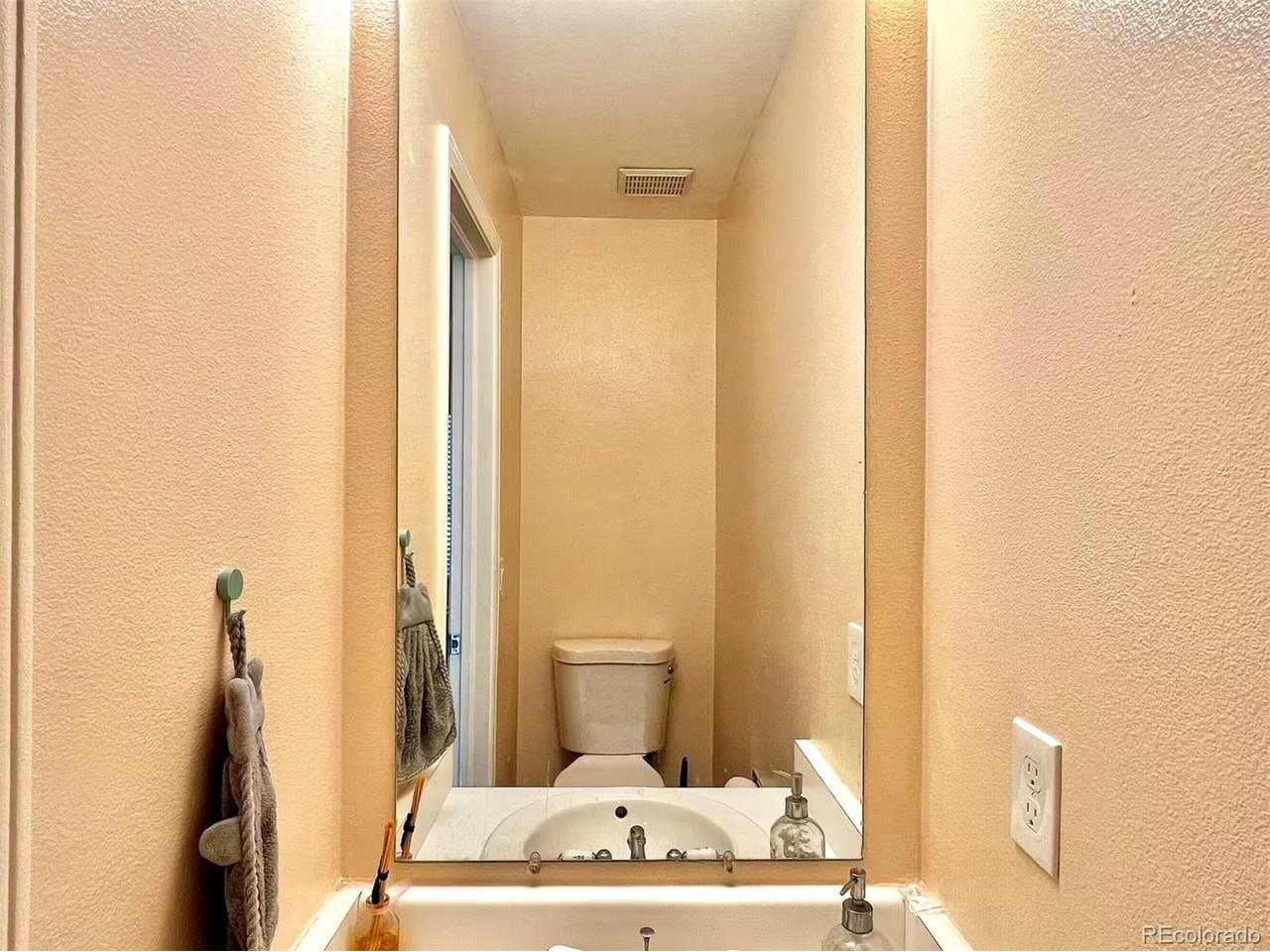 Floyd Ave, Lakewood, CO 80227