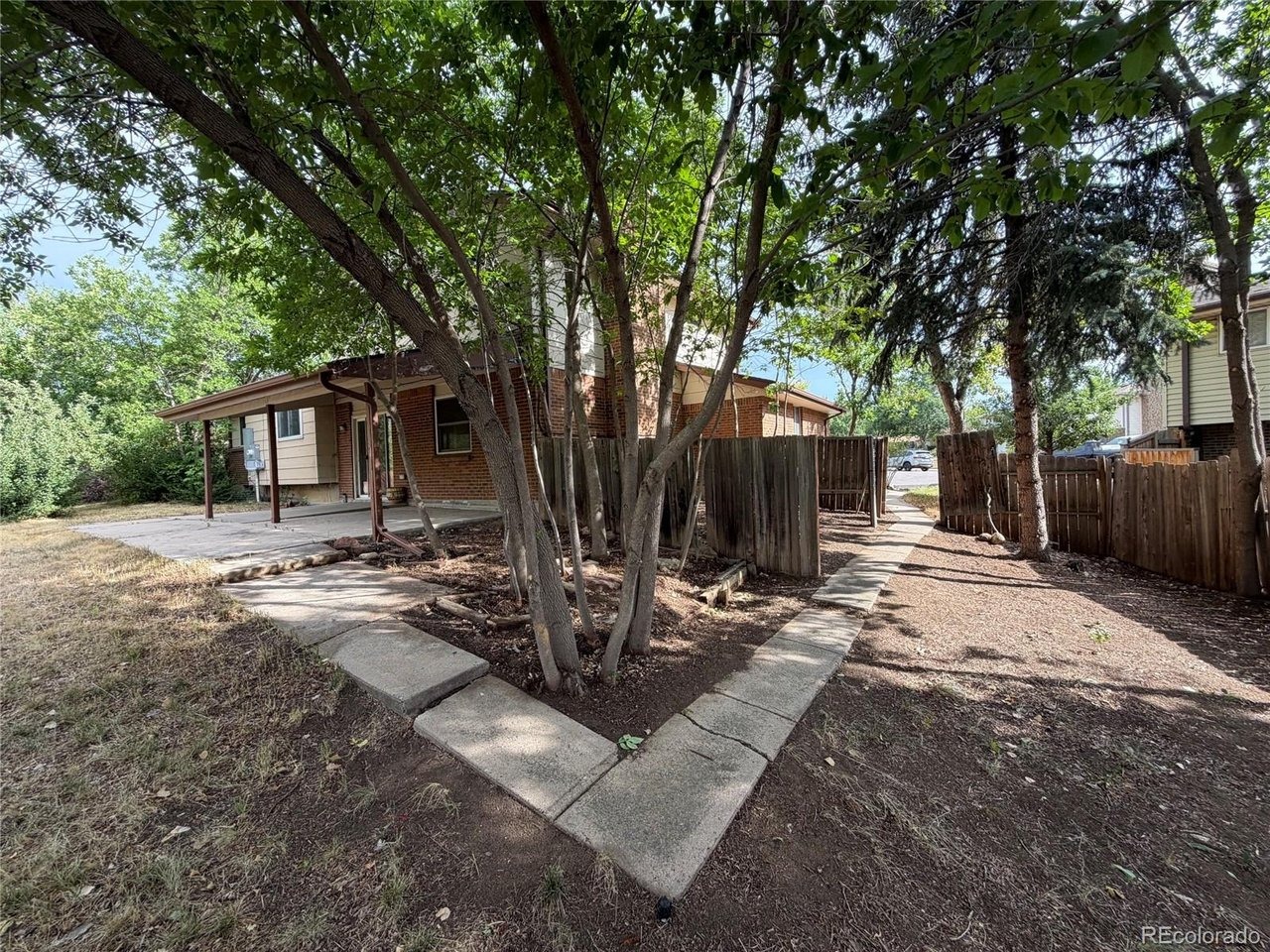 Cherry Cir, Centennial, CO 80121