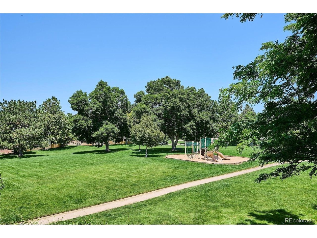 Bates Cir, Aurora, CO 80014