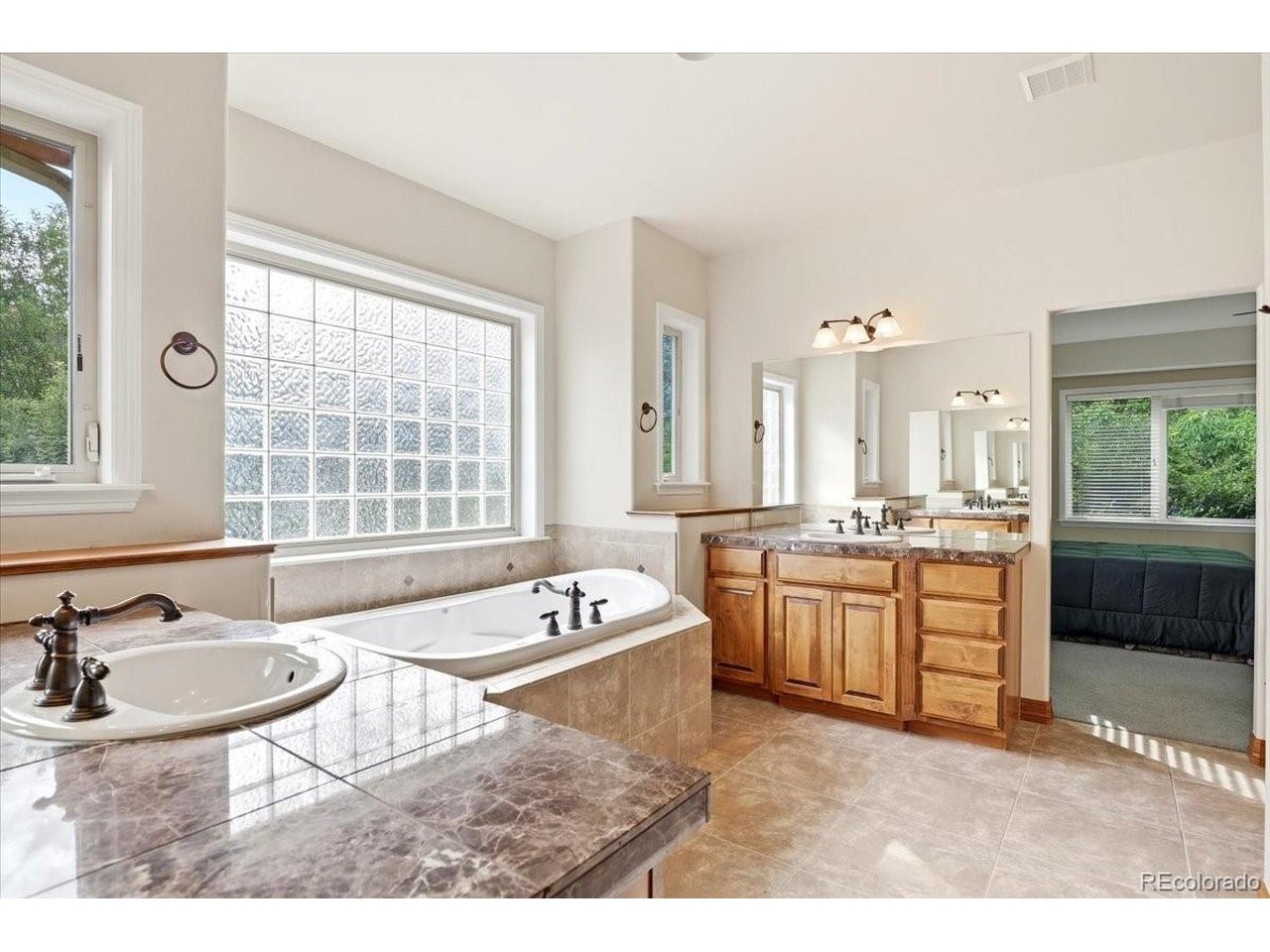 Manor Ln, Lakewood, CO 80232