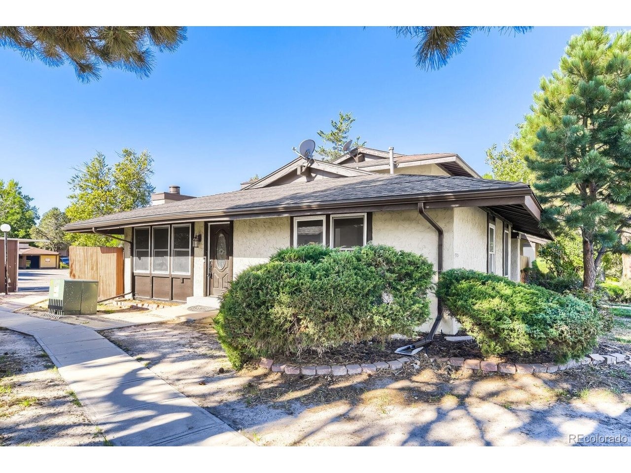 Hampden Cir, Aurora, CO 80014