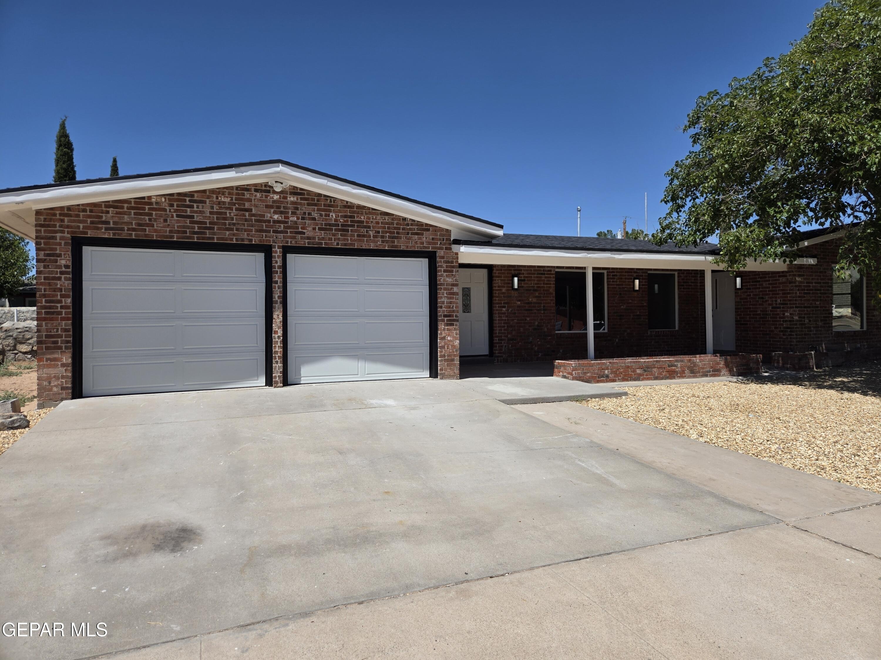Fierro Dr, El Paso, TX 79935