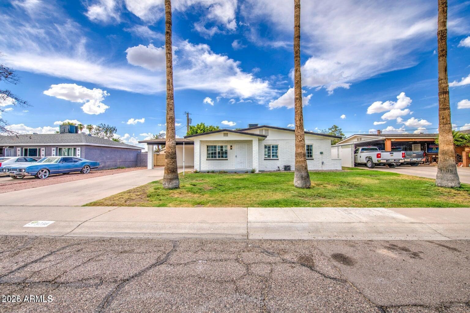 Altadena Ave, Phoenix, AZ 85029