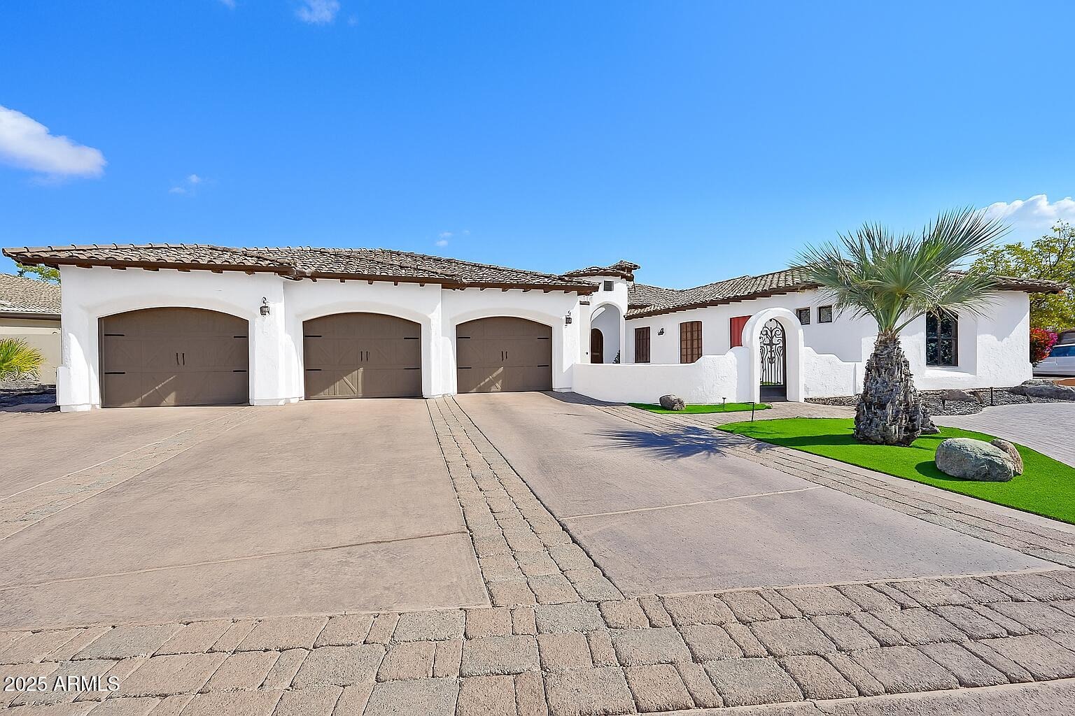 Cloverfield Cir, Litchfield Park, AZ 85340