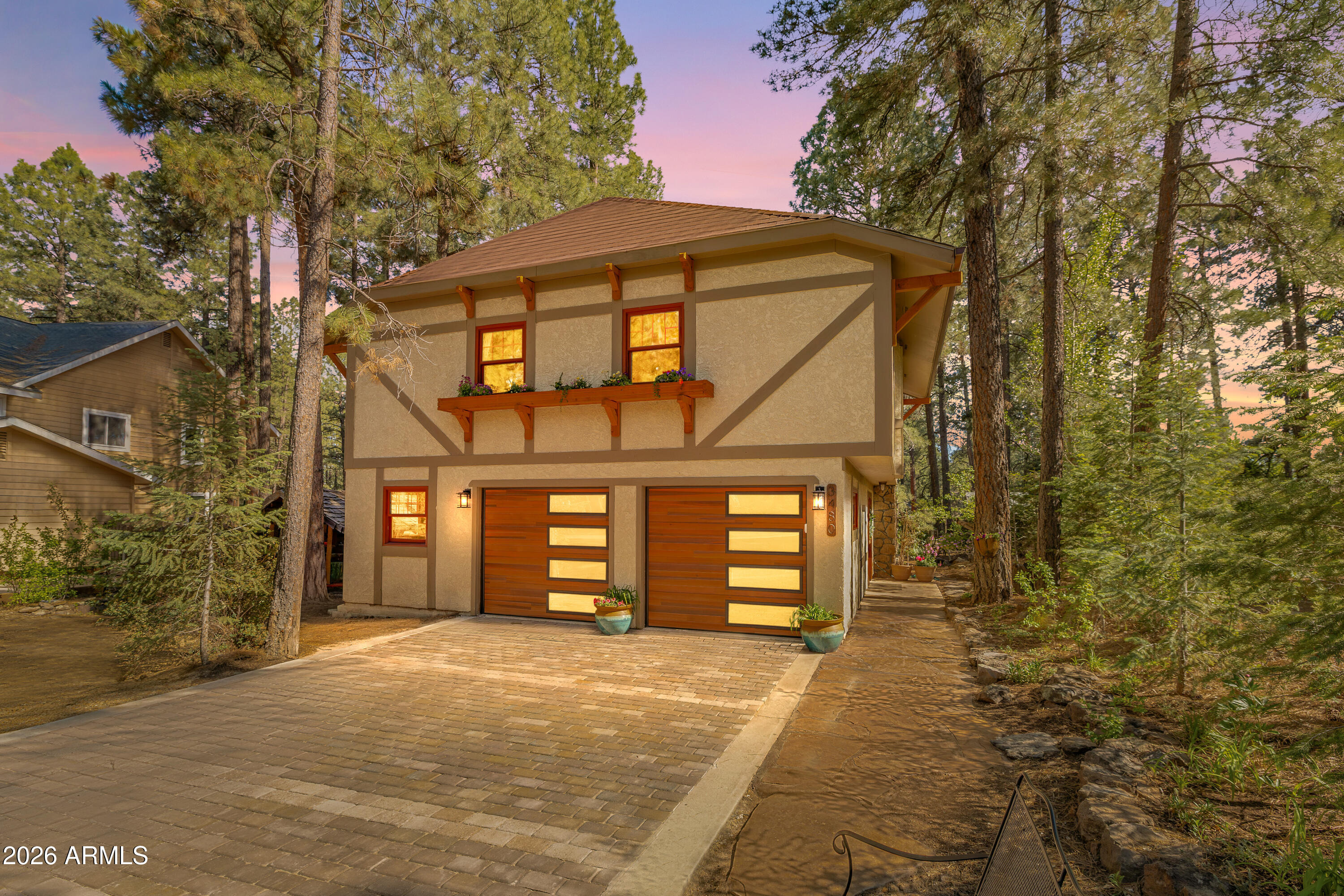 Moore Cir, Flagstaff, AZ 86005