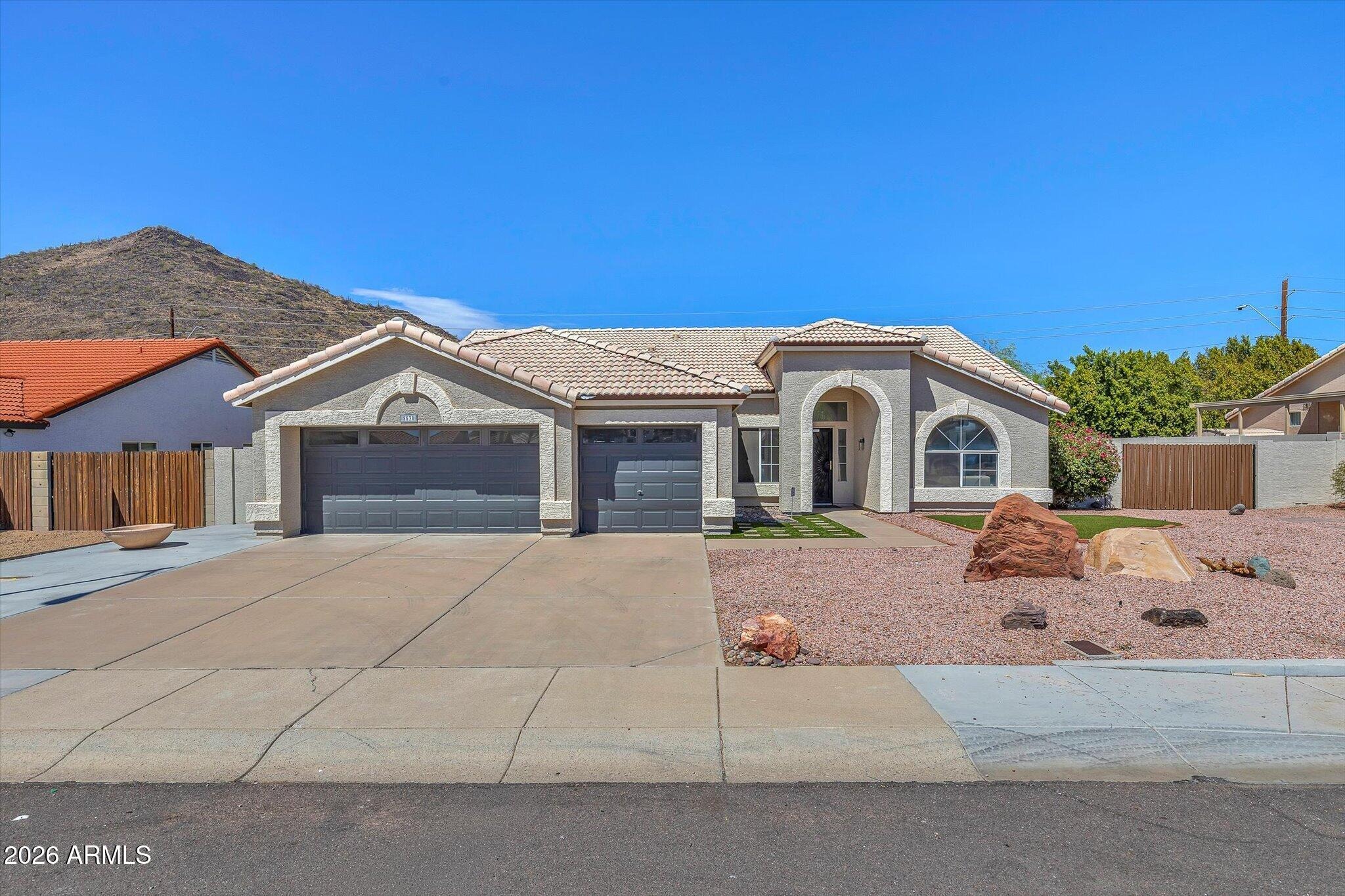 Fallen Leaf Ln, Glendale, AZ 85310