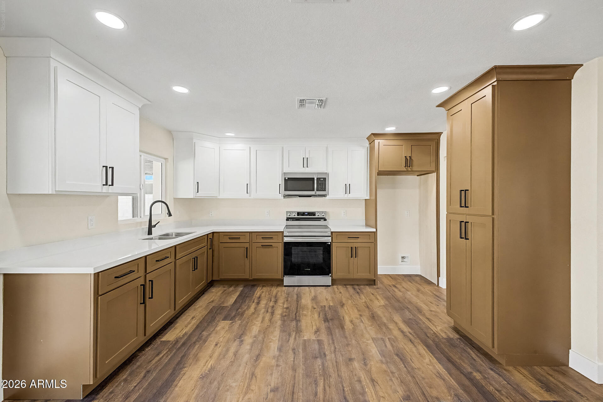 Clarendon Ave, Phoenix, AZ 85033