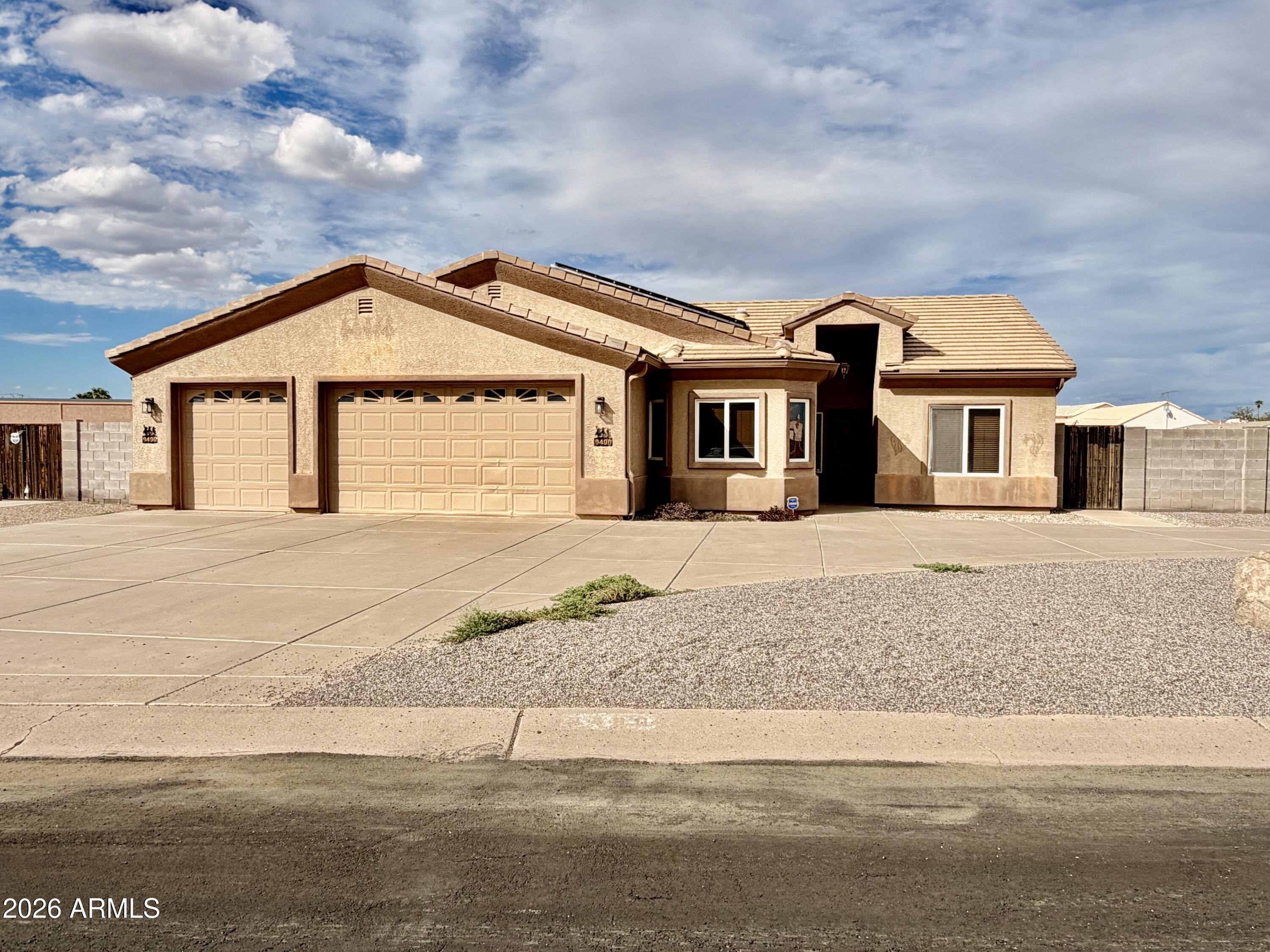 Wenden Dr, Arizona City, AZ 85123