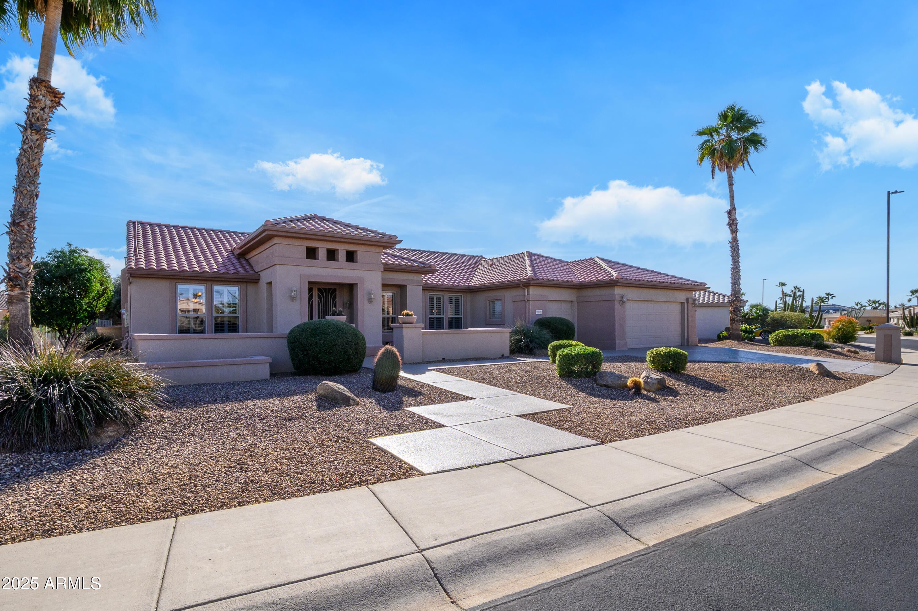Half Moon Dr, Surprise, AZ 85374