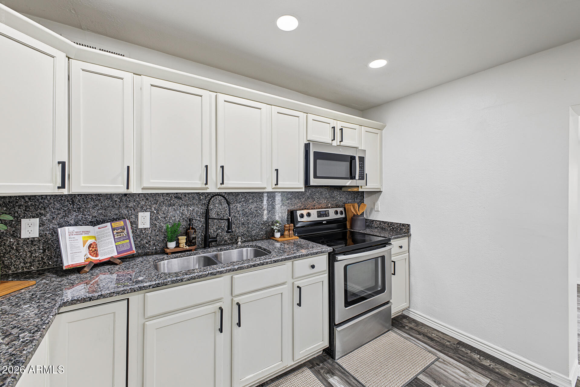 31st Ave, Phoenix, AZ 85051 #1