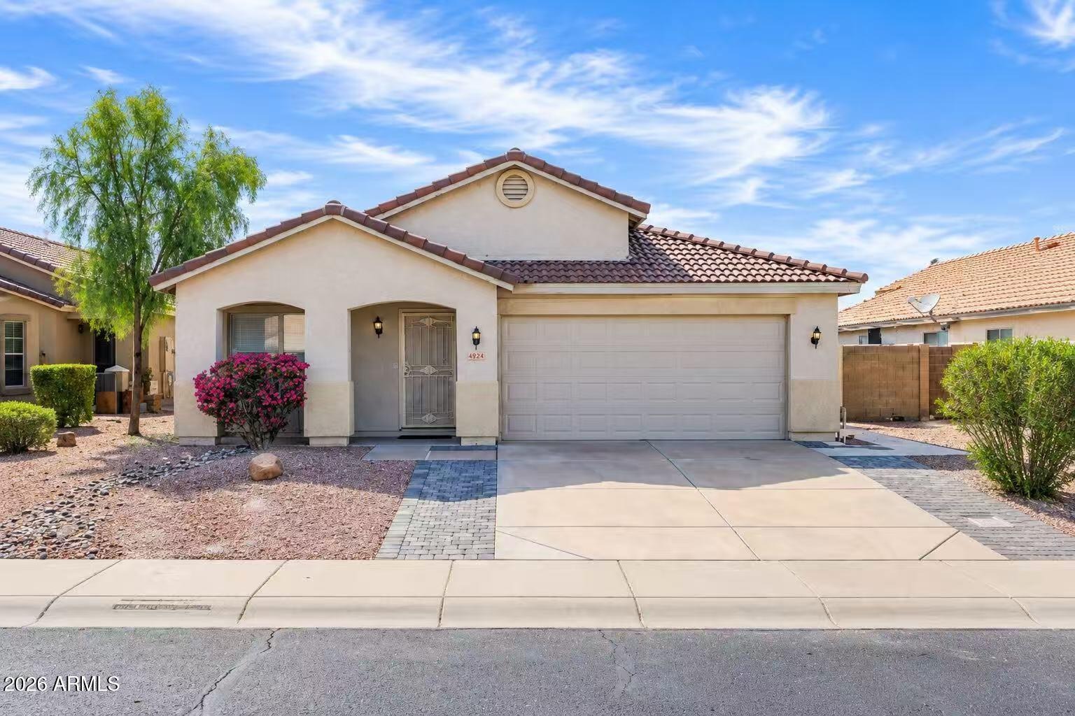 10th St, Phoenix, AZ 85042
