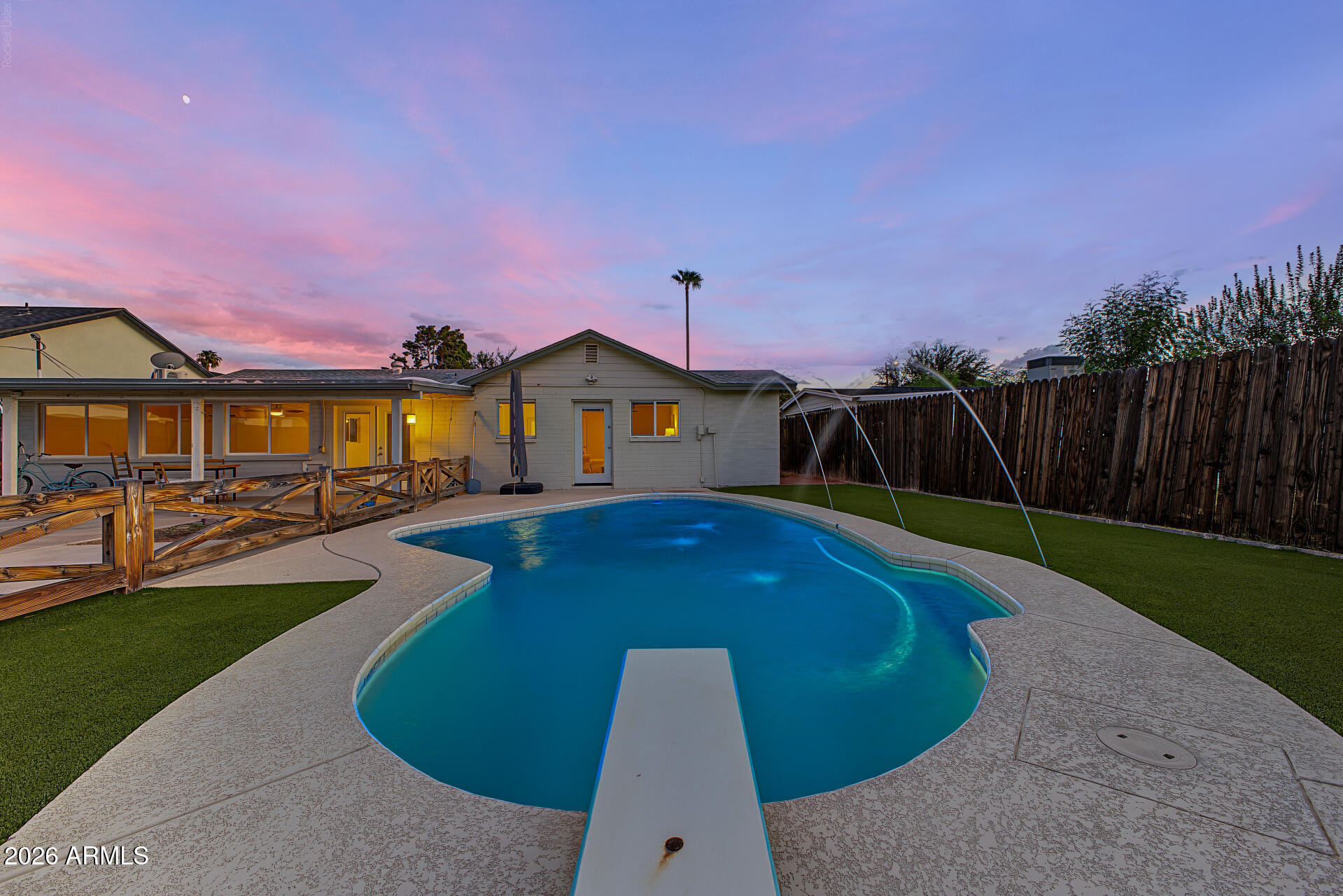 Earll Dr, Phoenix, AZ 85018