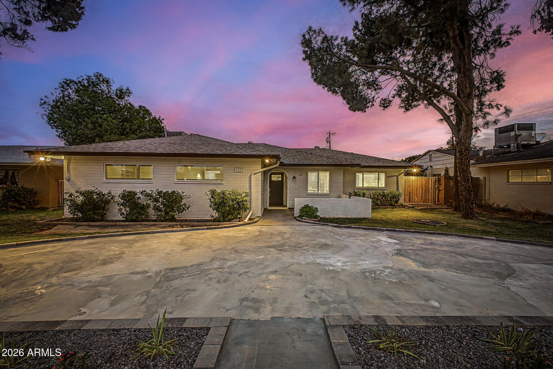 Earll Dr, Phoenix, AZ 85015