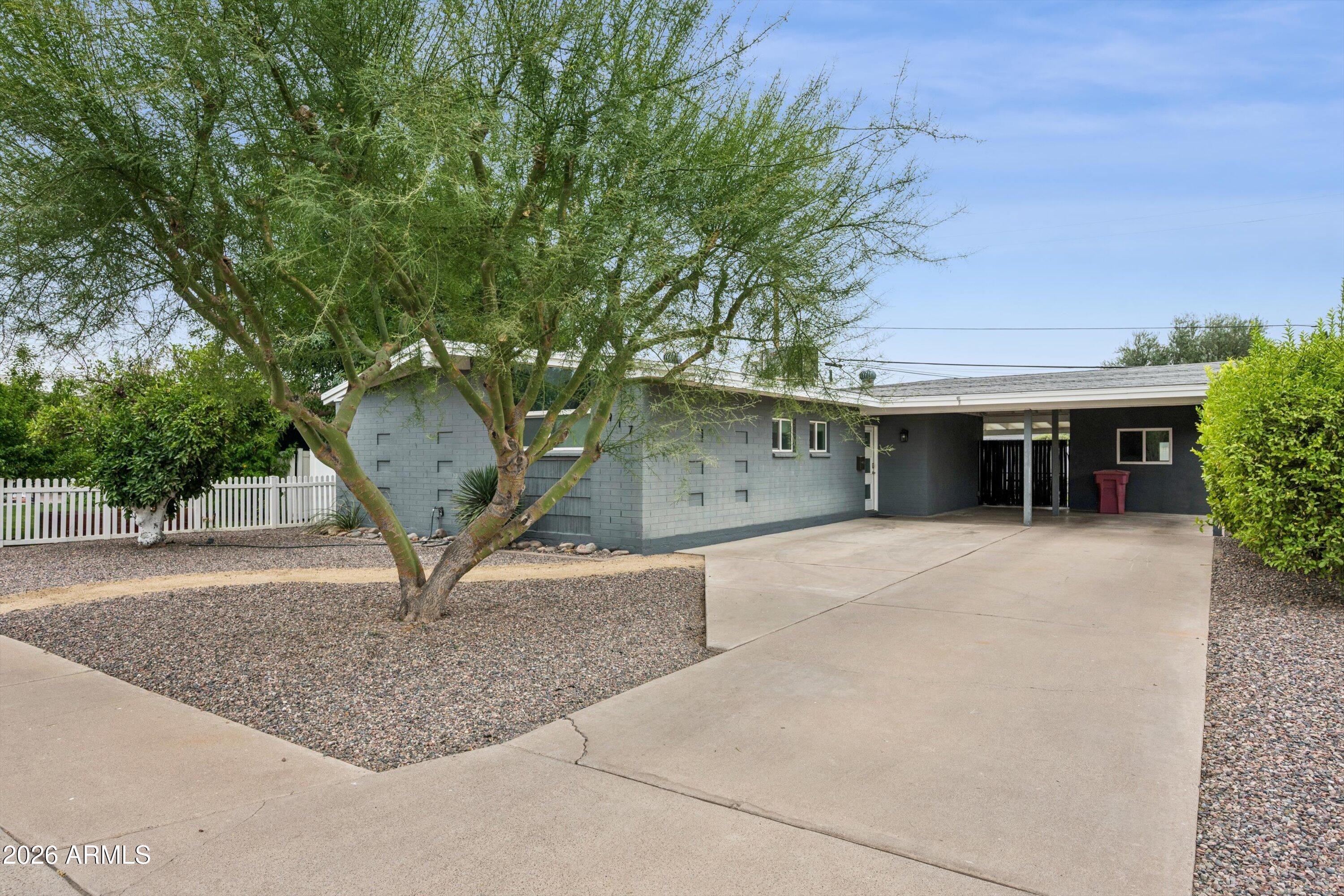 Earll Dr, Scottsdale, AZ 85251