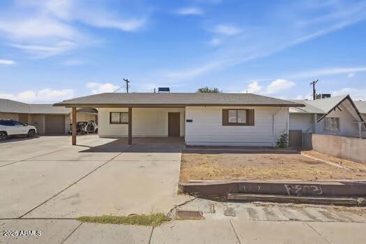 Earll Dr, Phoenix, AZ 85031