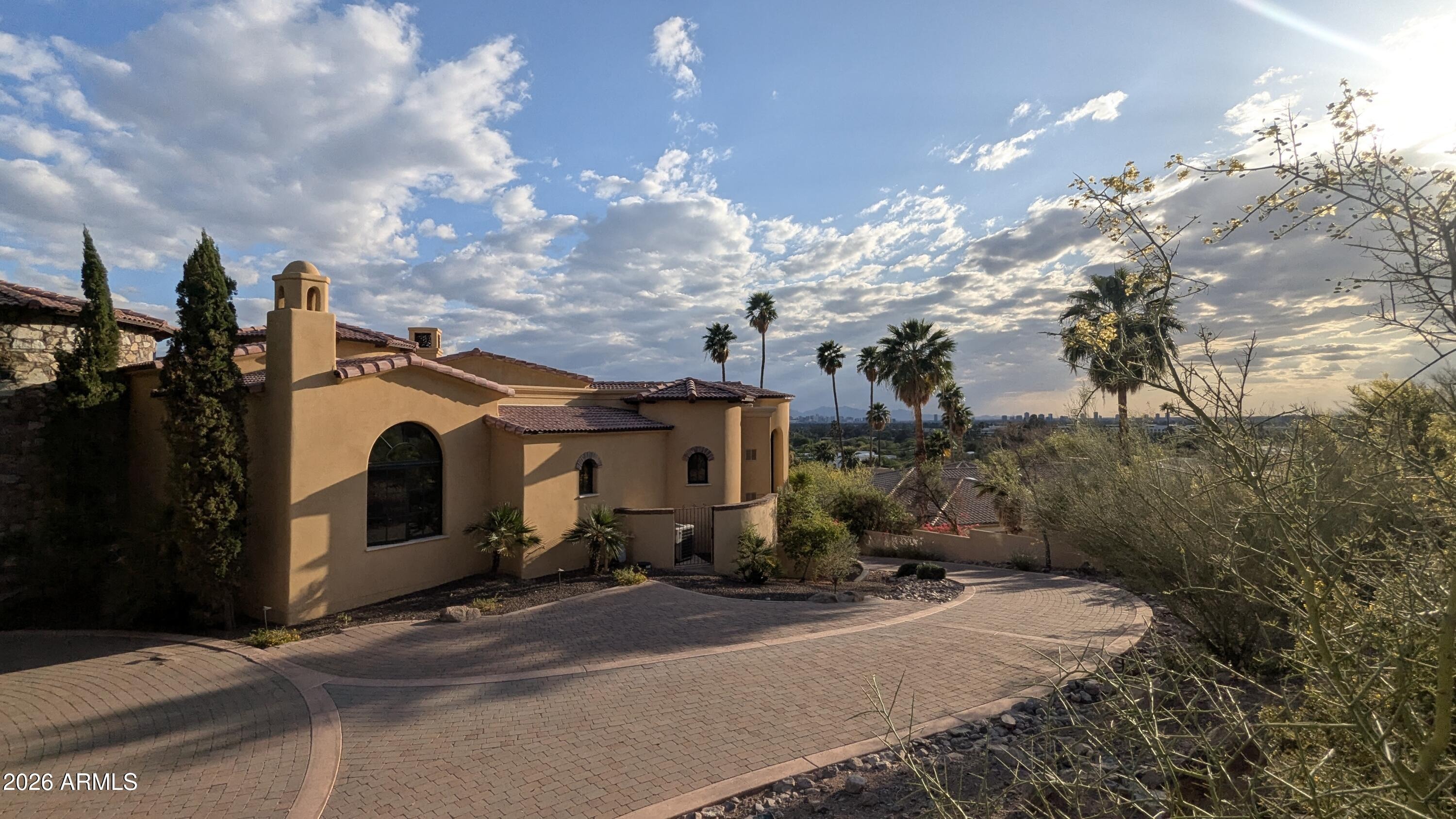 White Gates Dr, Phoenix, AZ 85018