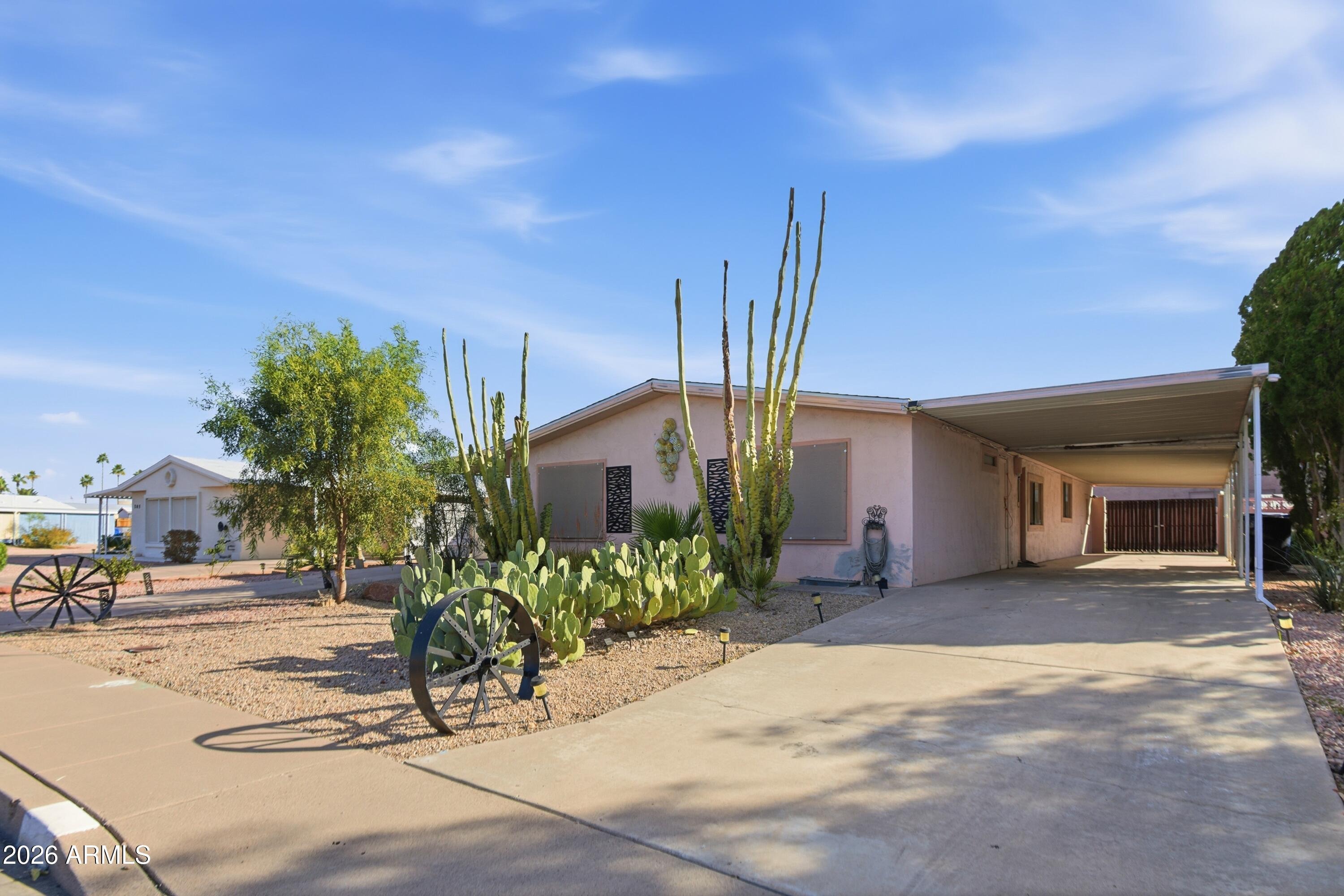 Alvaro Cir, Mesa, AZ 85206