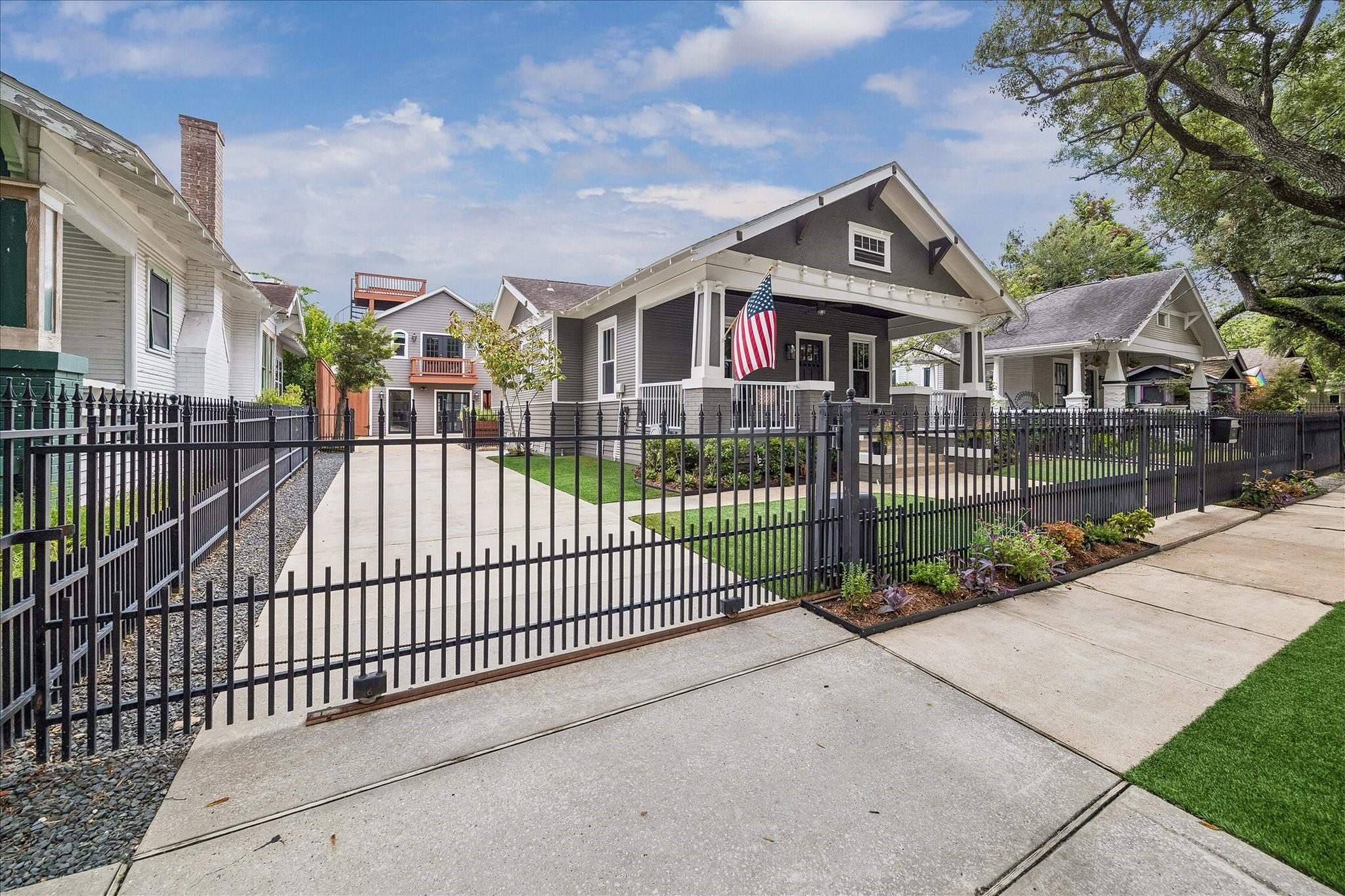 Bayland Ave, Houston, TX 77009