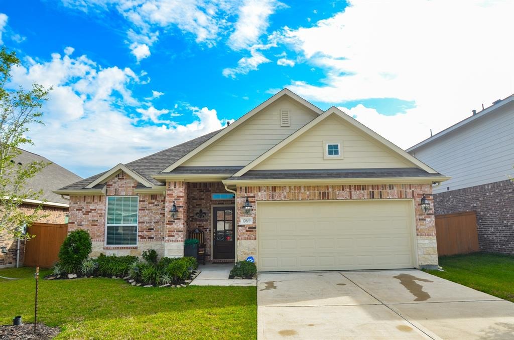 Mendel Terrace Dr, Rosharon, TX 77583