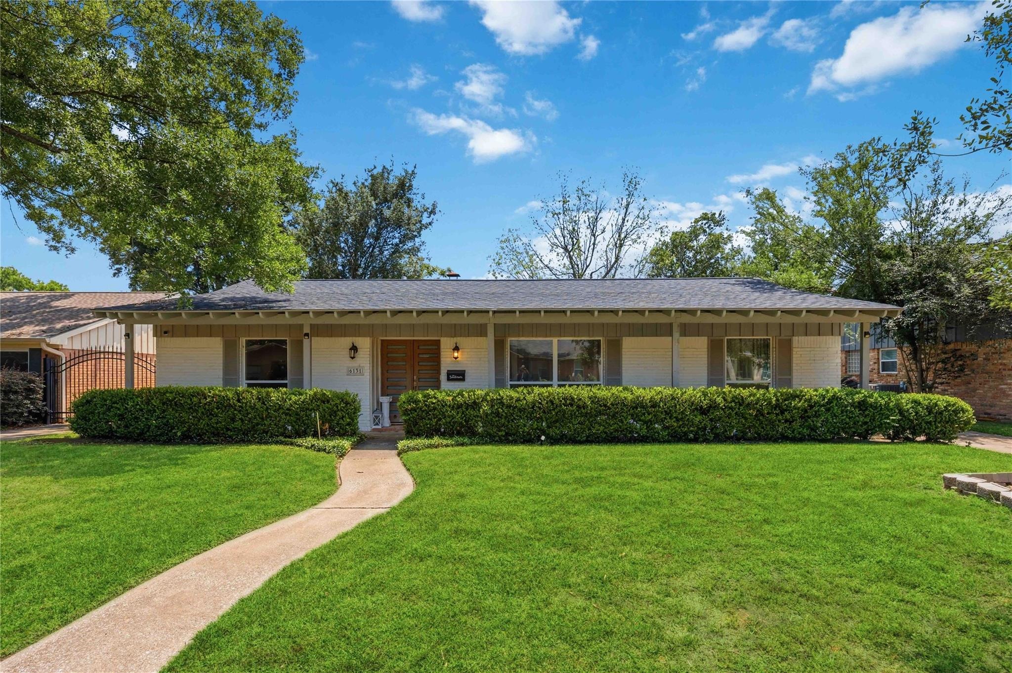Dumfries Dr, Houston, TX 77096