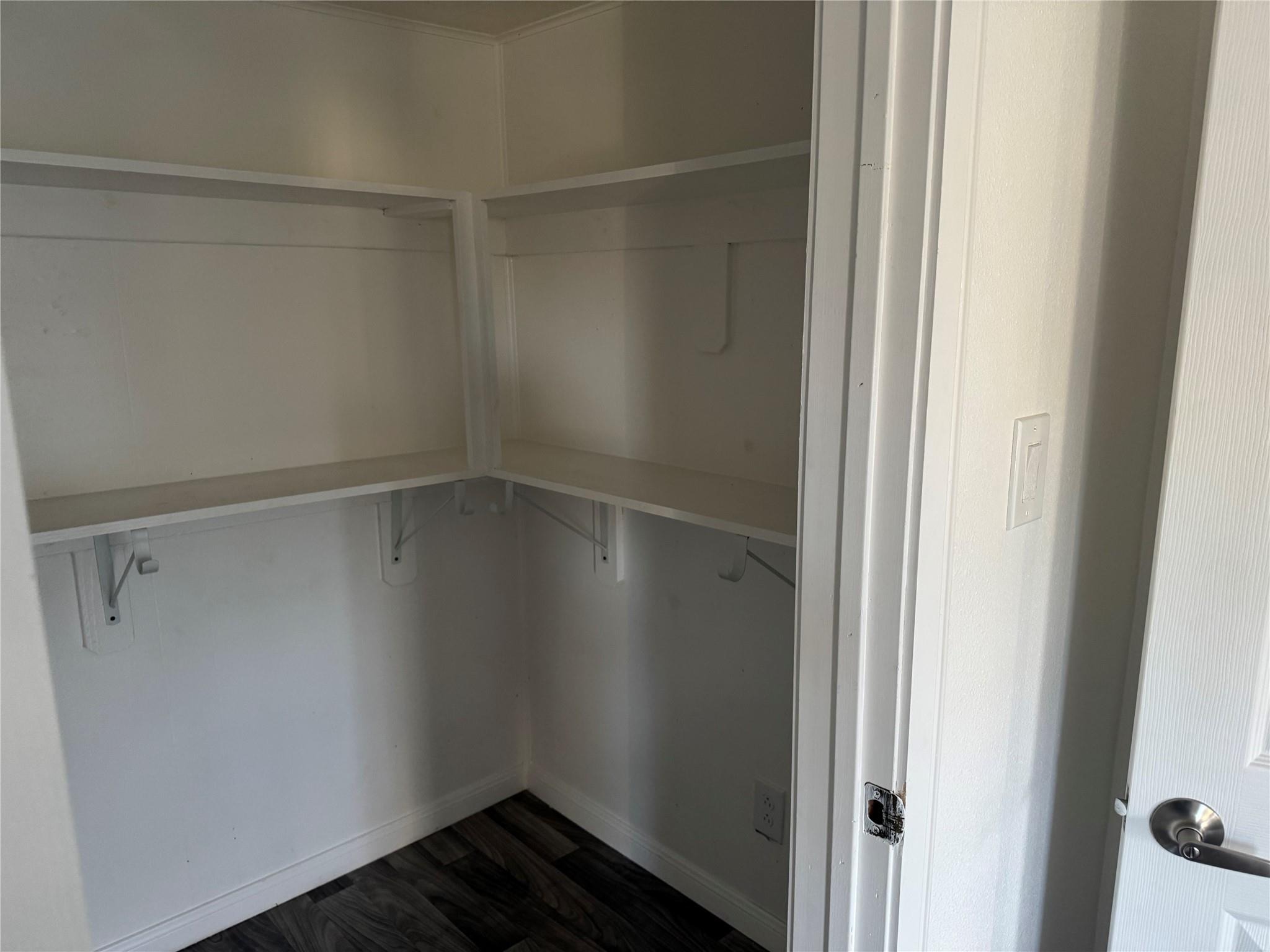 7th St, Alvin, TX 77511 #1