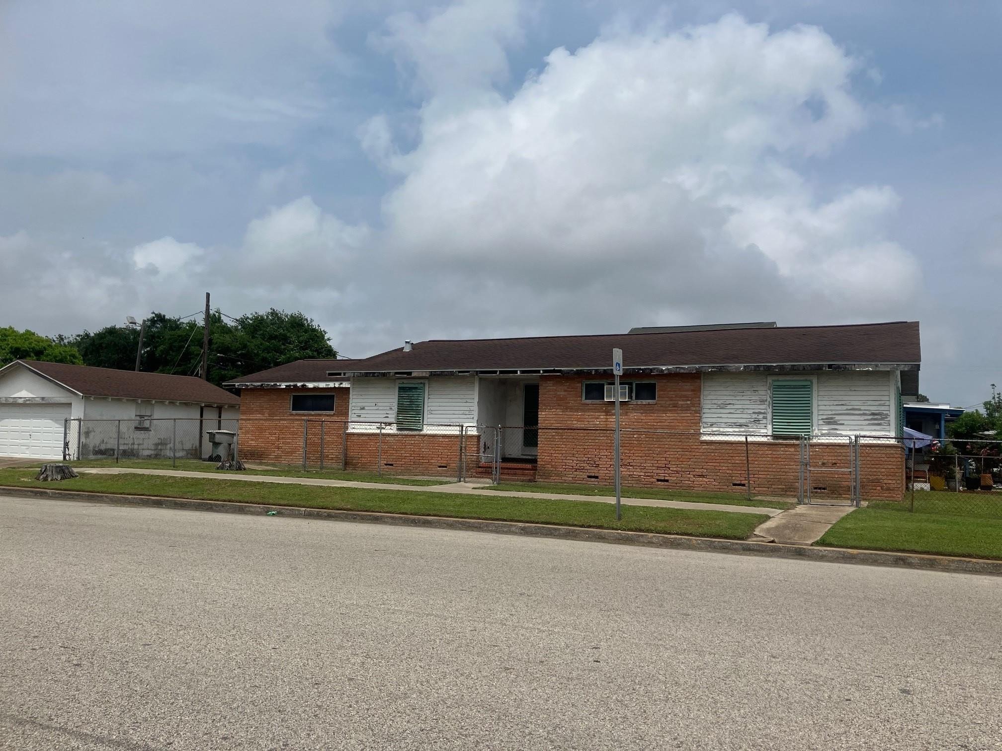 40th St, Galveston, TX 77550