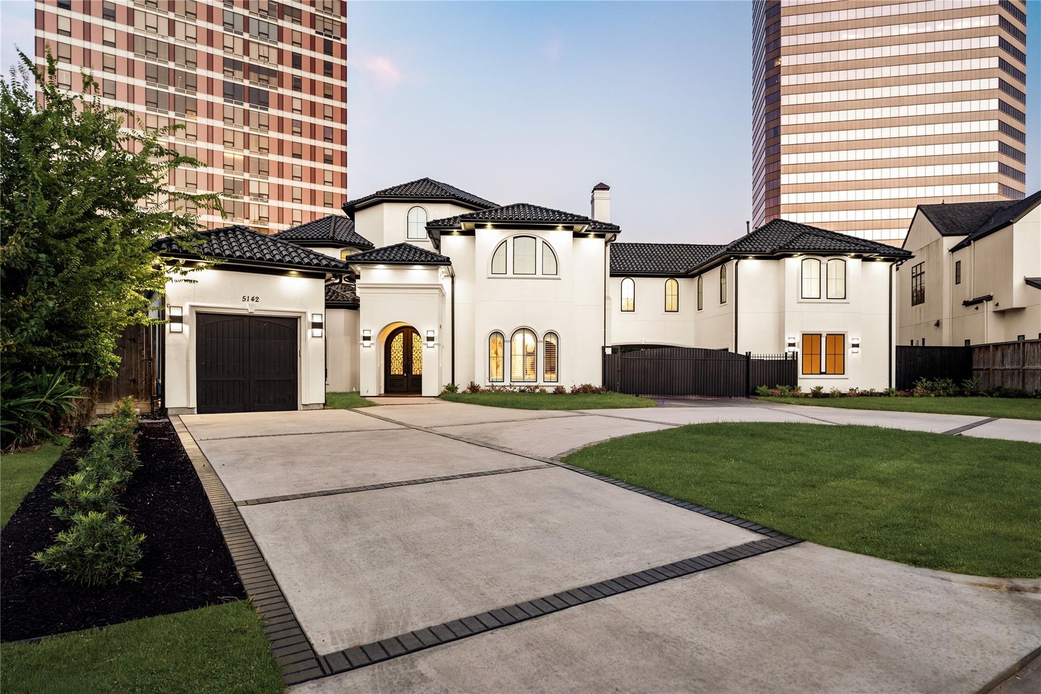 Huckleberry Cir, Houston, TX 77056