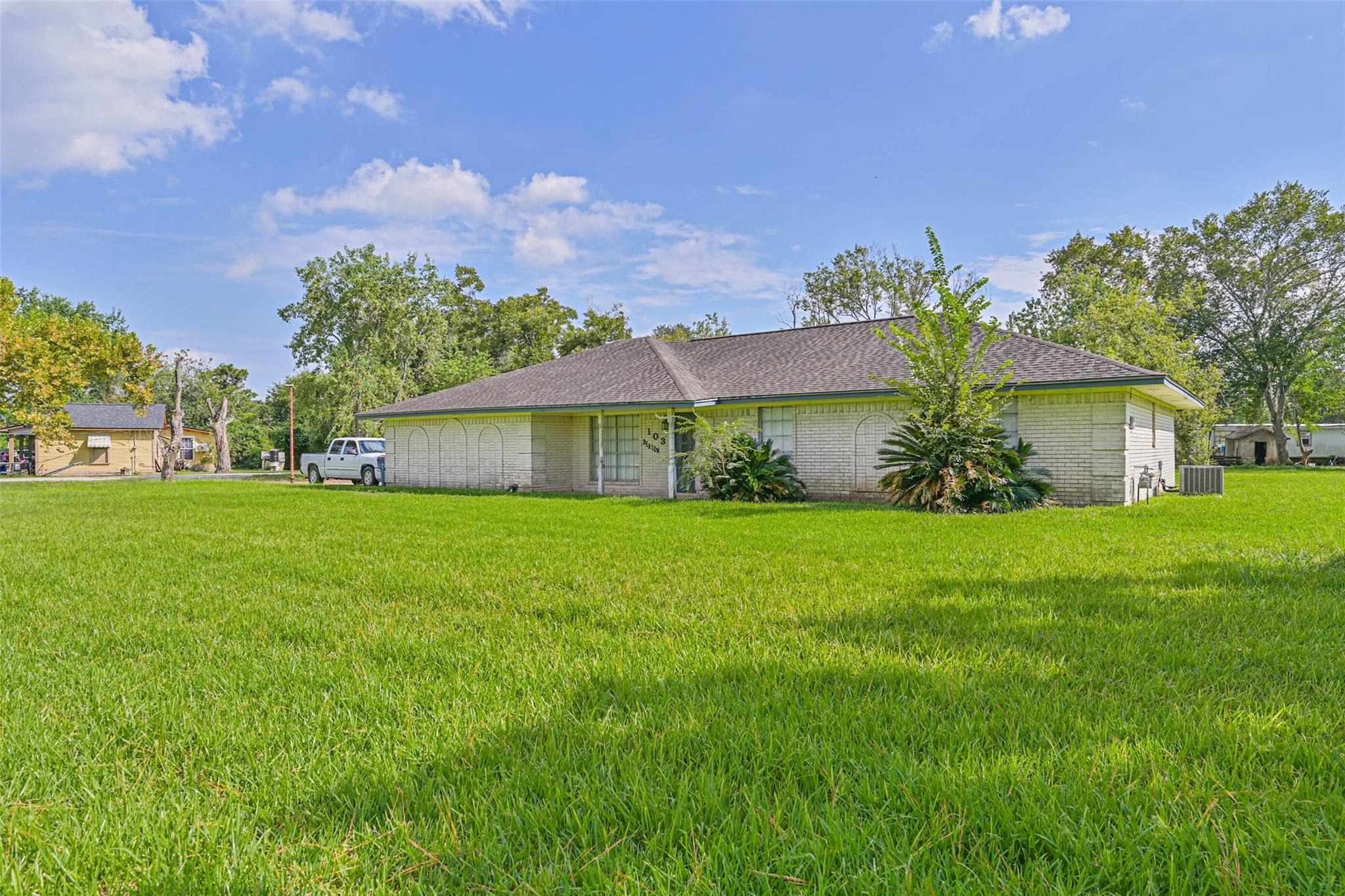 Deaton St, Freeport, TX 77541