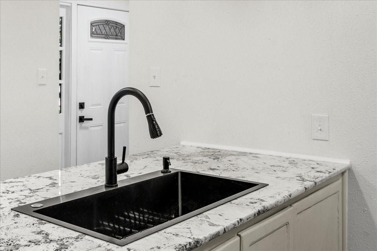 Acorn Ln, Hitchcock, TX 77563 #1