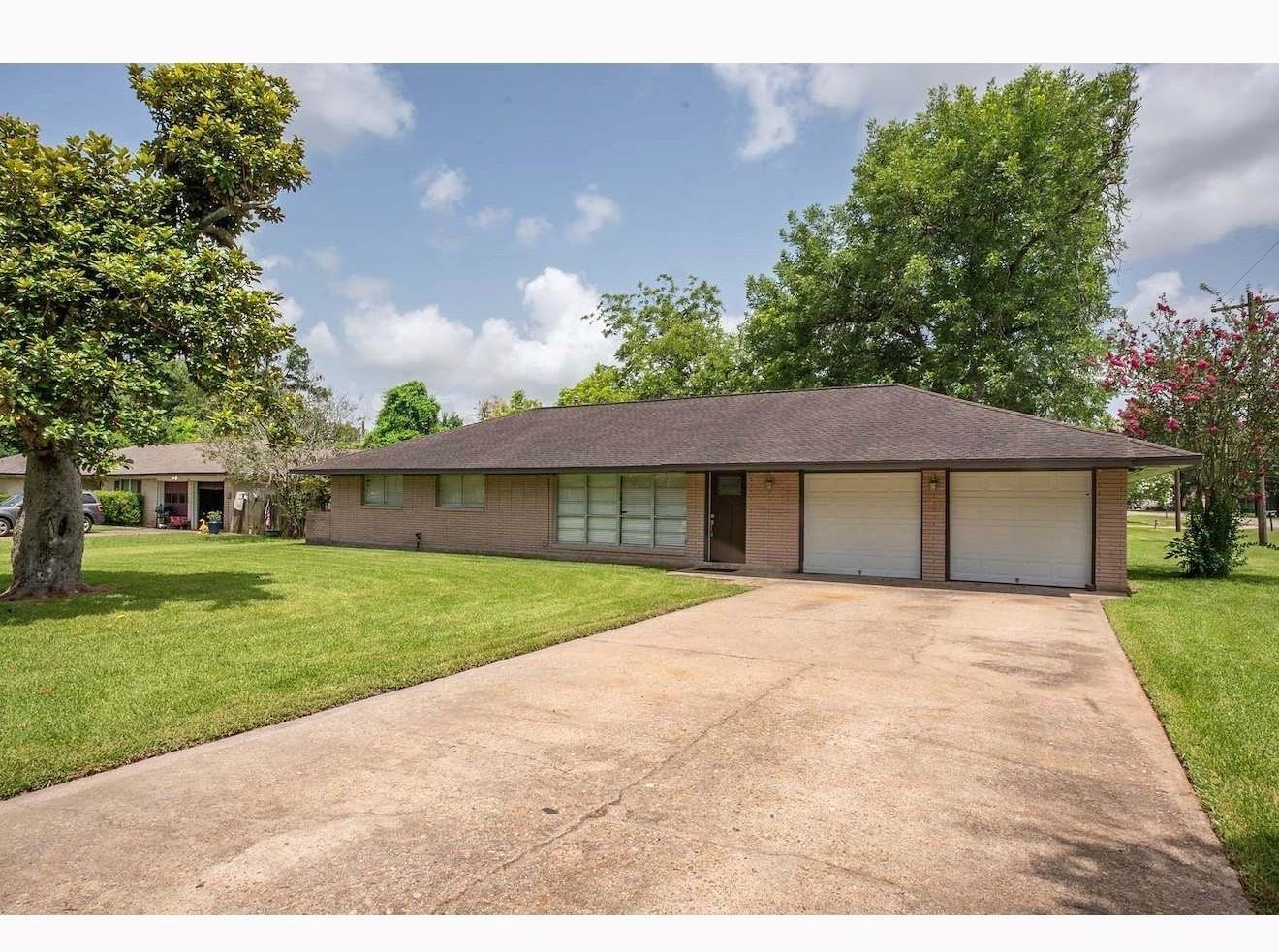 Lazy Ln, Lake Jackson, TX 77566